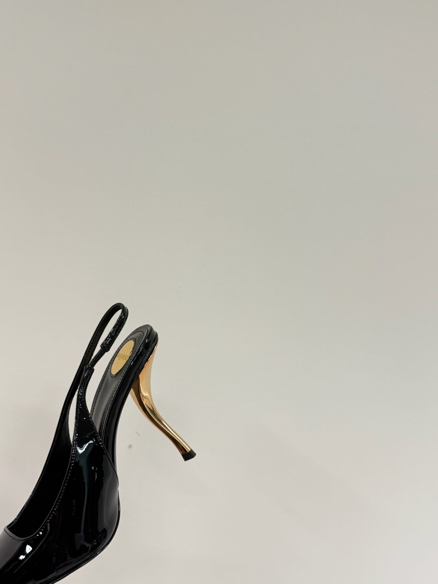 GREEN GEM-STUDDED SLINGBACK PUMPS IN BLACK PATENT CALFSKIN - 35