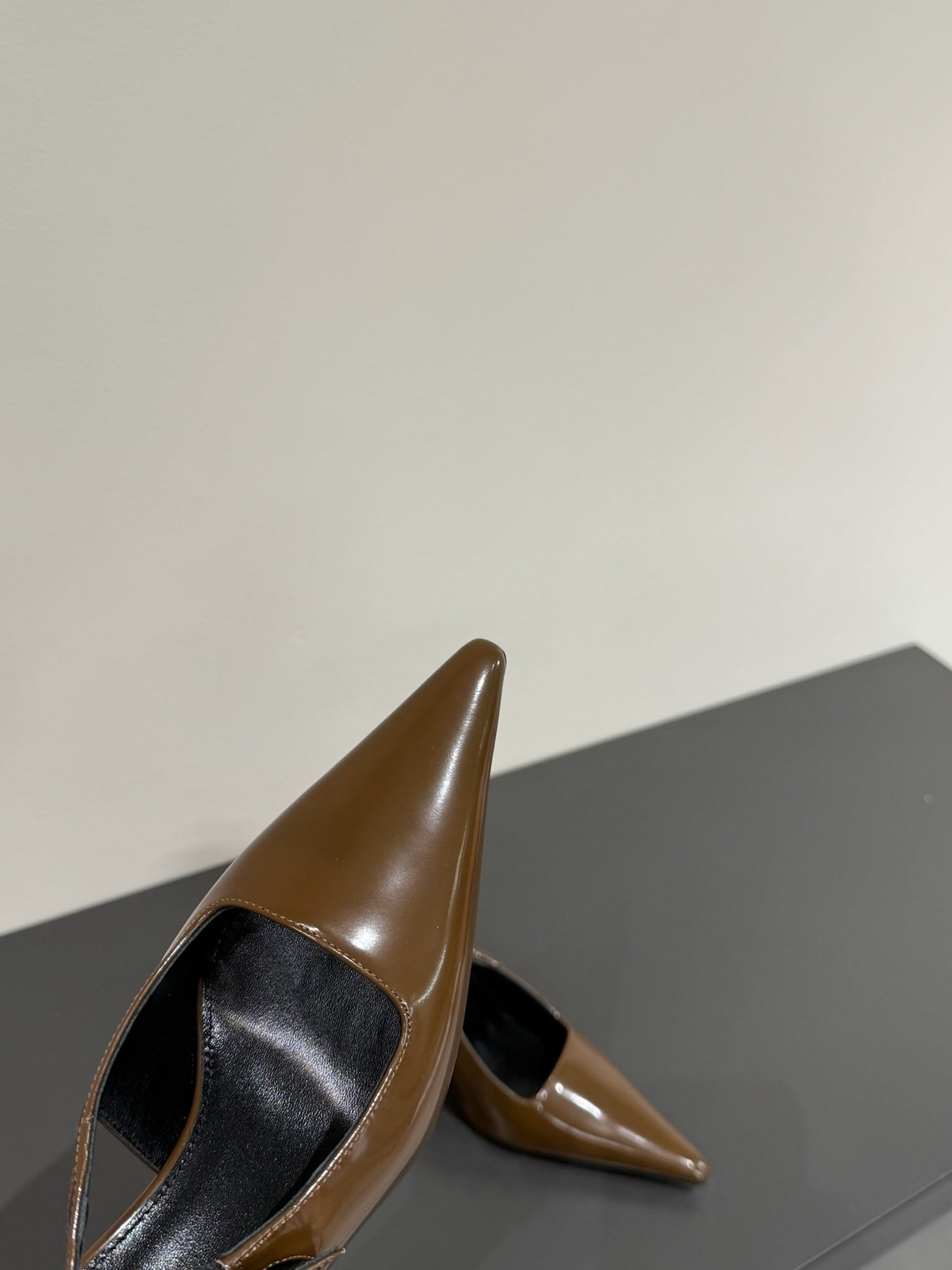 LEE SLINGBACK PUMPS 75 MM IN COFFEE BROWN PATENT CALFSKIN - 35