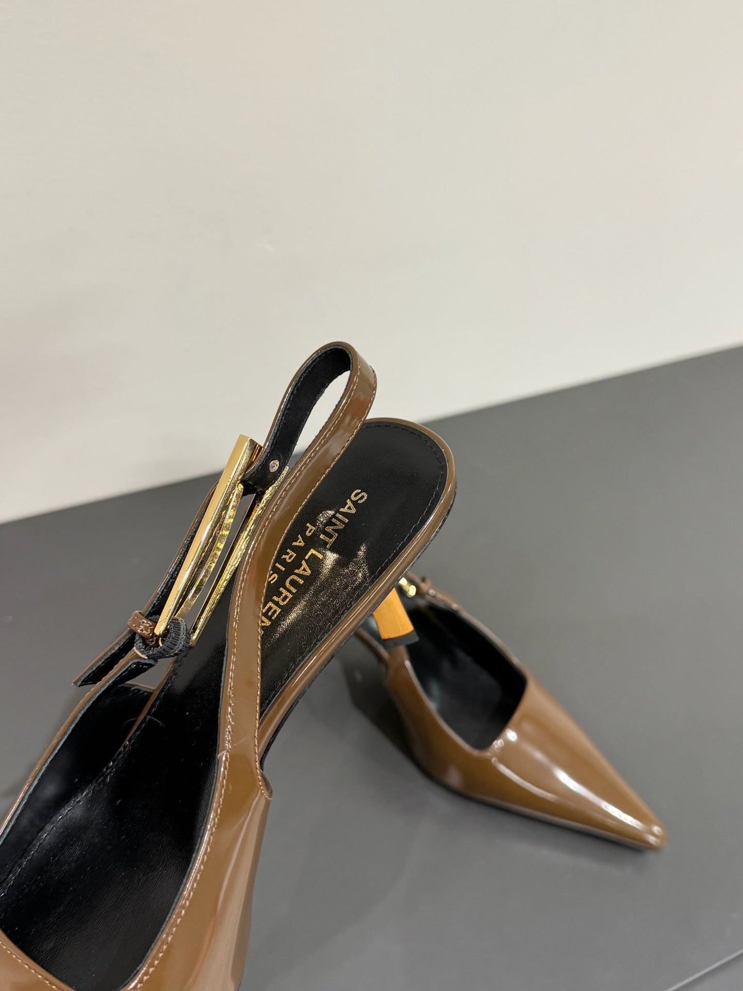 LEE SLINGBACK PUMPS 75 MM IN COFFEE BROWN PATENT CALFSKIN - 35