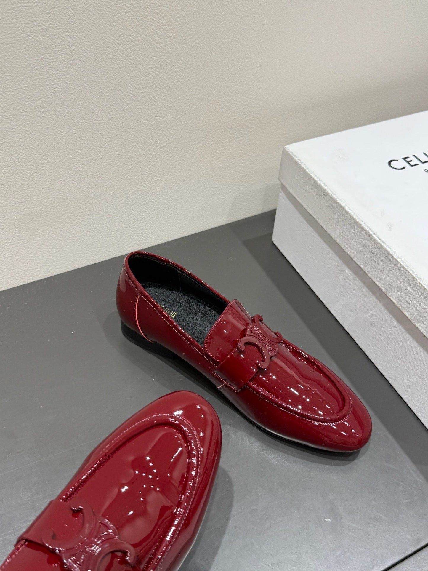 TRIOMPHE LOAFERS IN MAROON RED PATENT CALFSKIN - 35