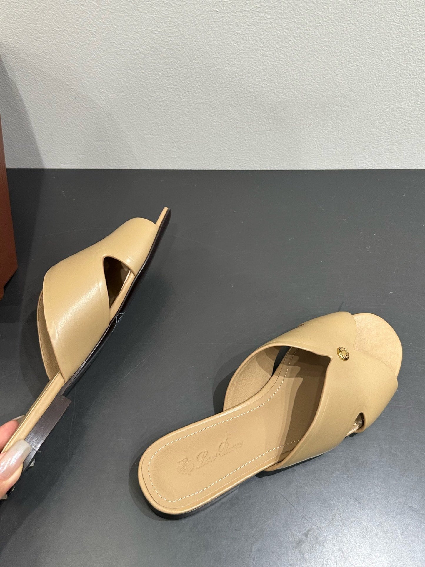 LP SANDALS 25S IN WARM BEIGE LAMBSKIN - 35