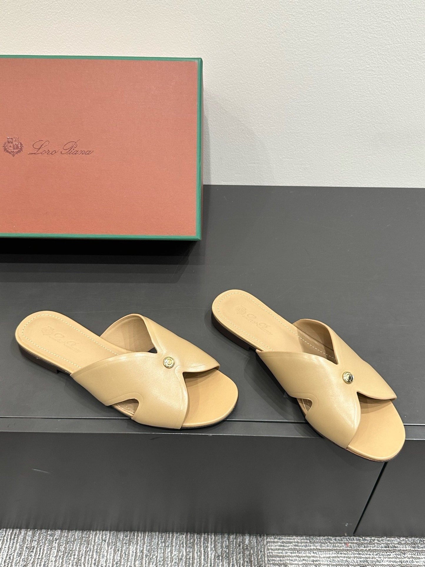 LP SANDALS 25S IN WARM BEIGE LAMBSKIN - 35