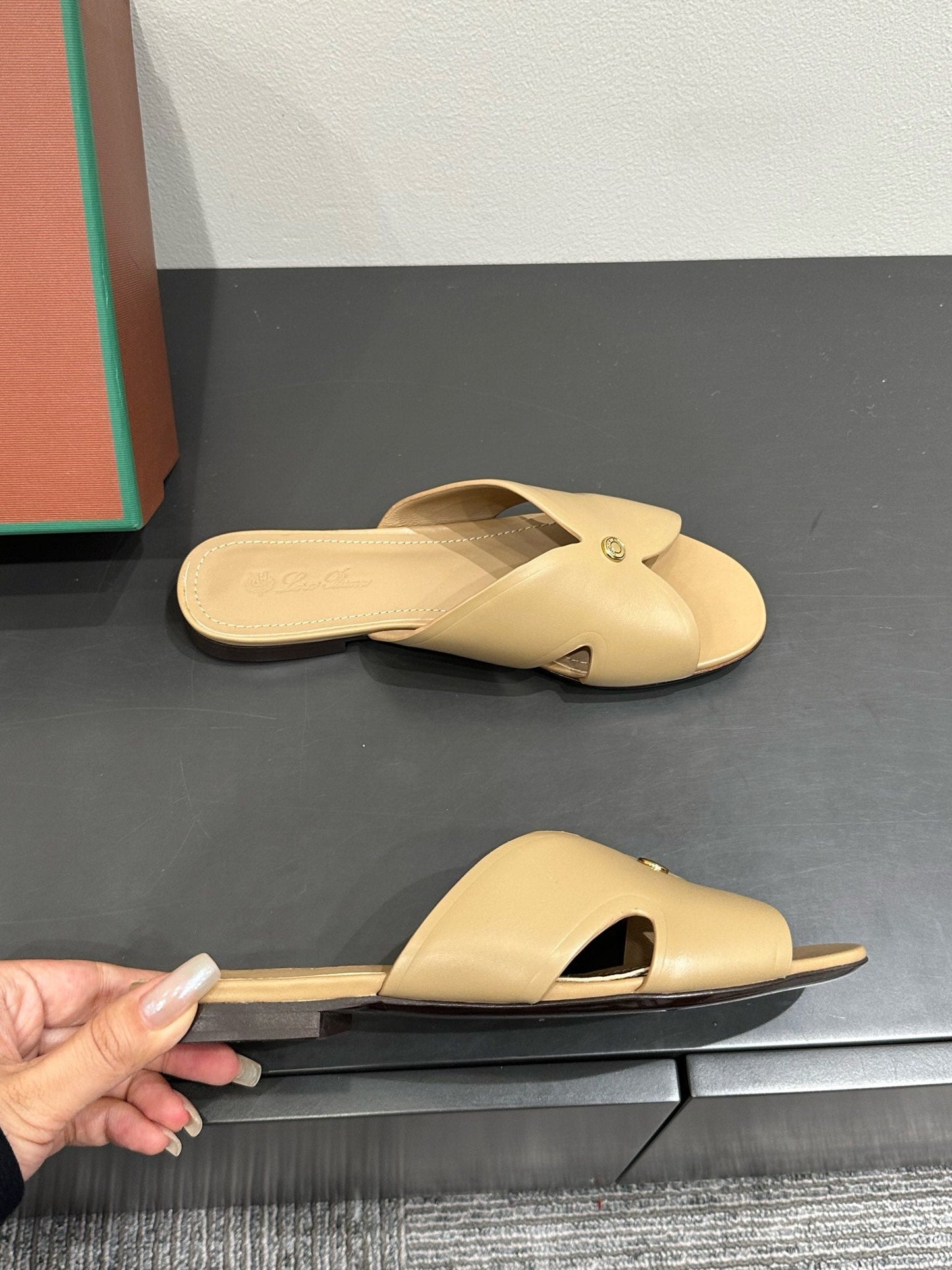 LP SANDALS 25S IN WARM BEIGE LAMBSKIN - 35