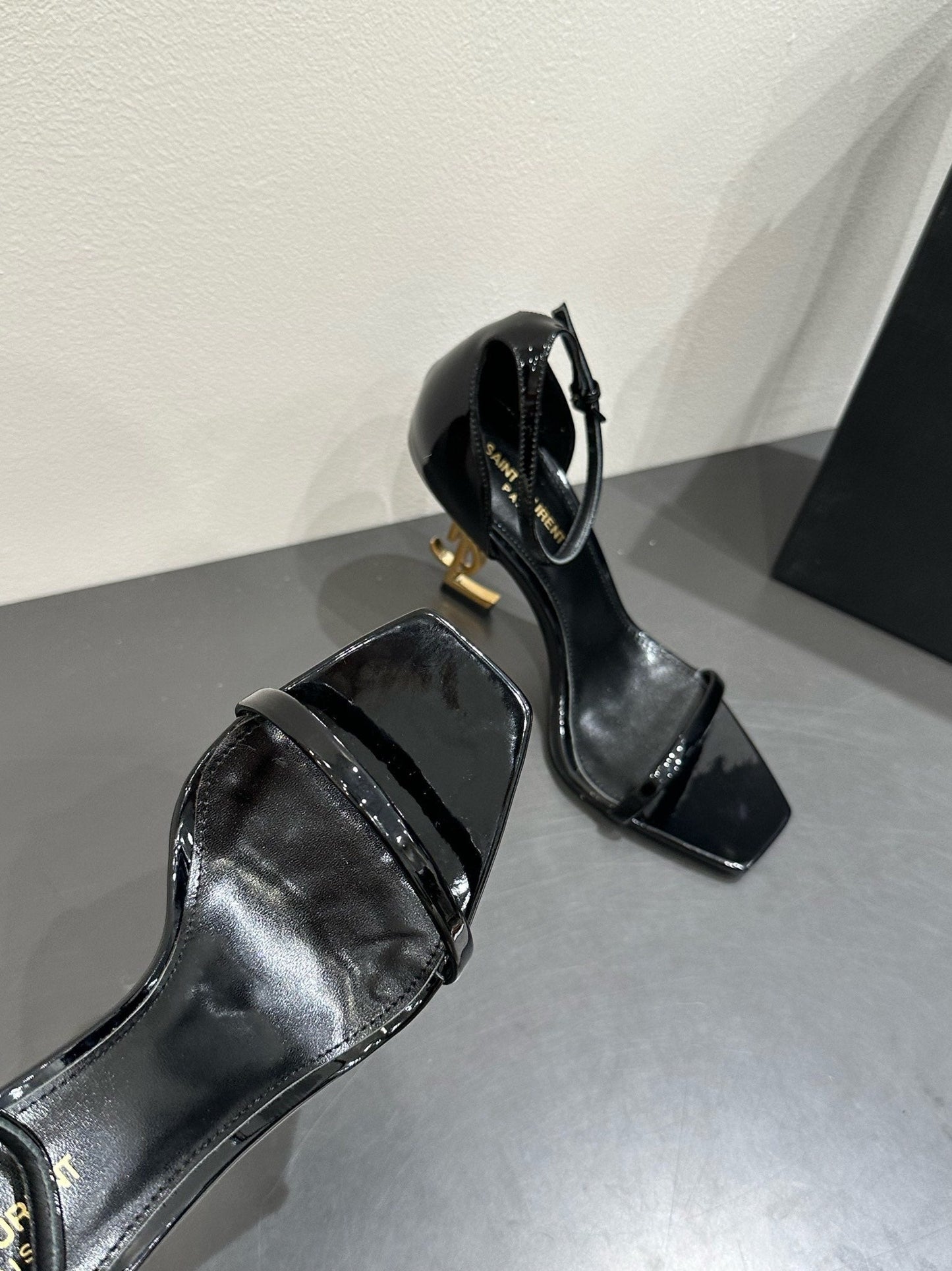 YSL HEELED SANDALS 25S 105 MM IN BLACK GLOSSY LAMBSKIN WITH GOLD HARDWARE - 34