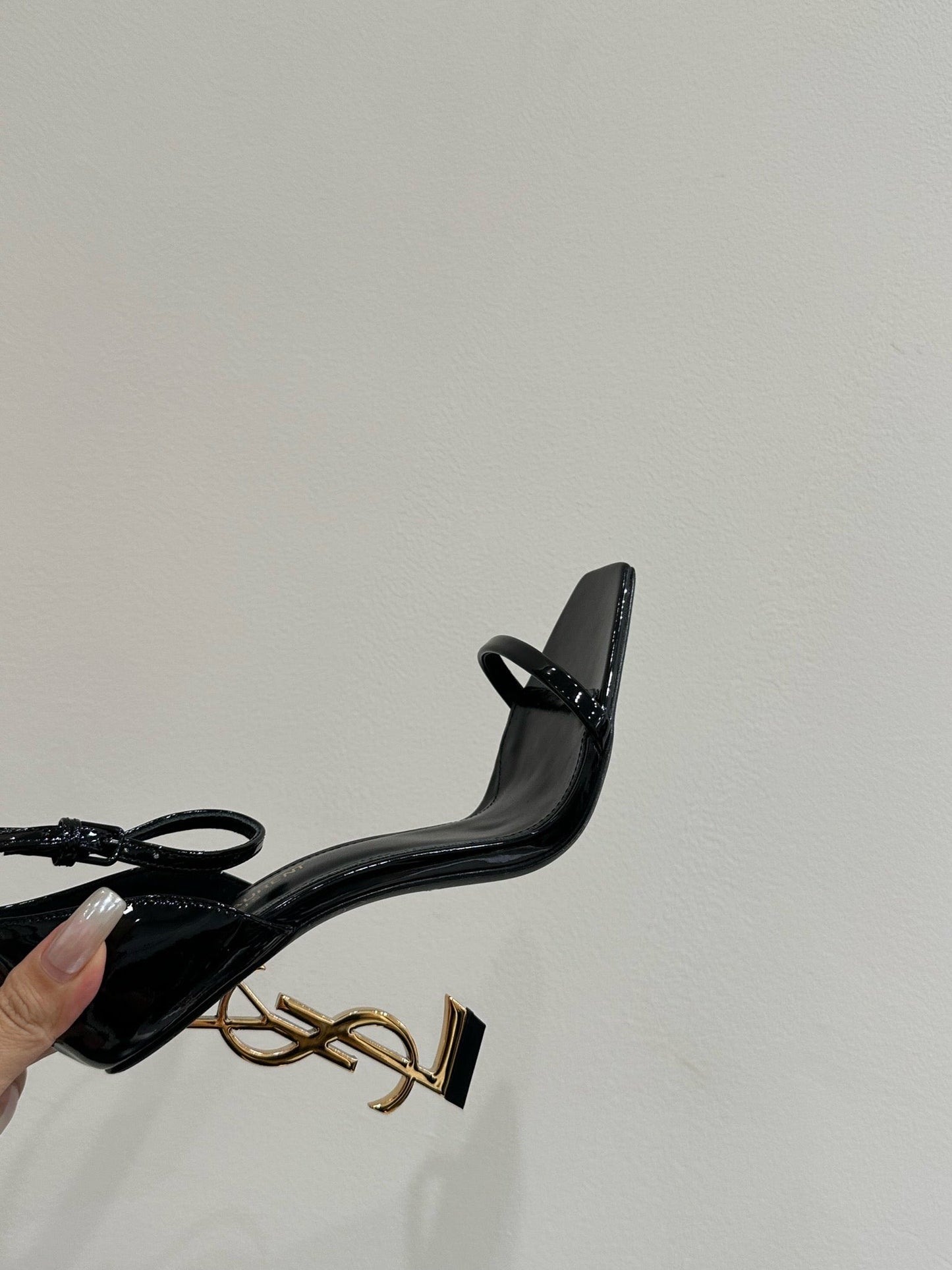 YSL HEELED SANDALS 25S 105 MM IN BLACK GLOSSY LAMBSKIN WITH GOLD HARDWARE - 34