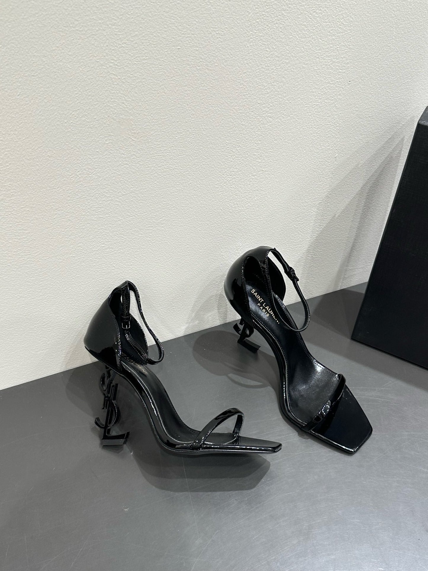 YSL HEELED SANDALS 25S 105 MM IN BLACK GLOSSY LAMBSKIN - 34