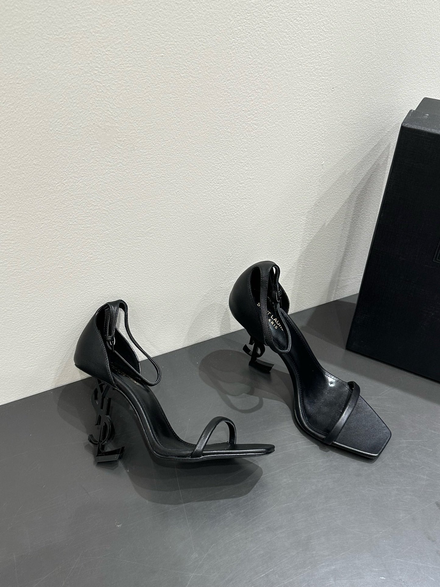 YSL HEELED SANDALS 25S 105 MM IN BLACK LAMBSKIN - 34
