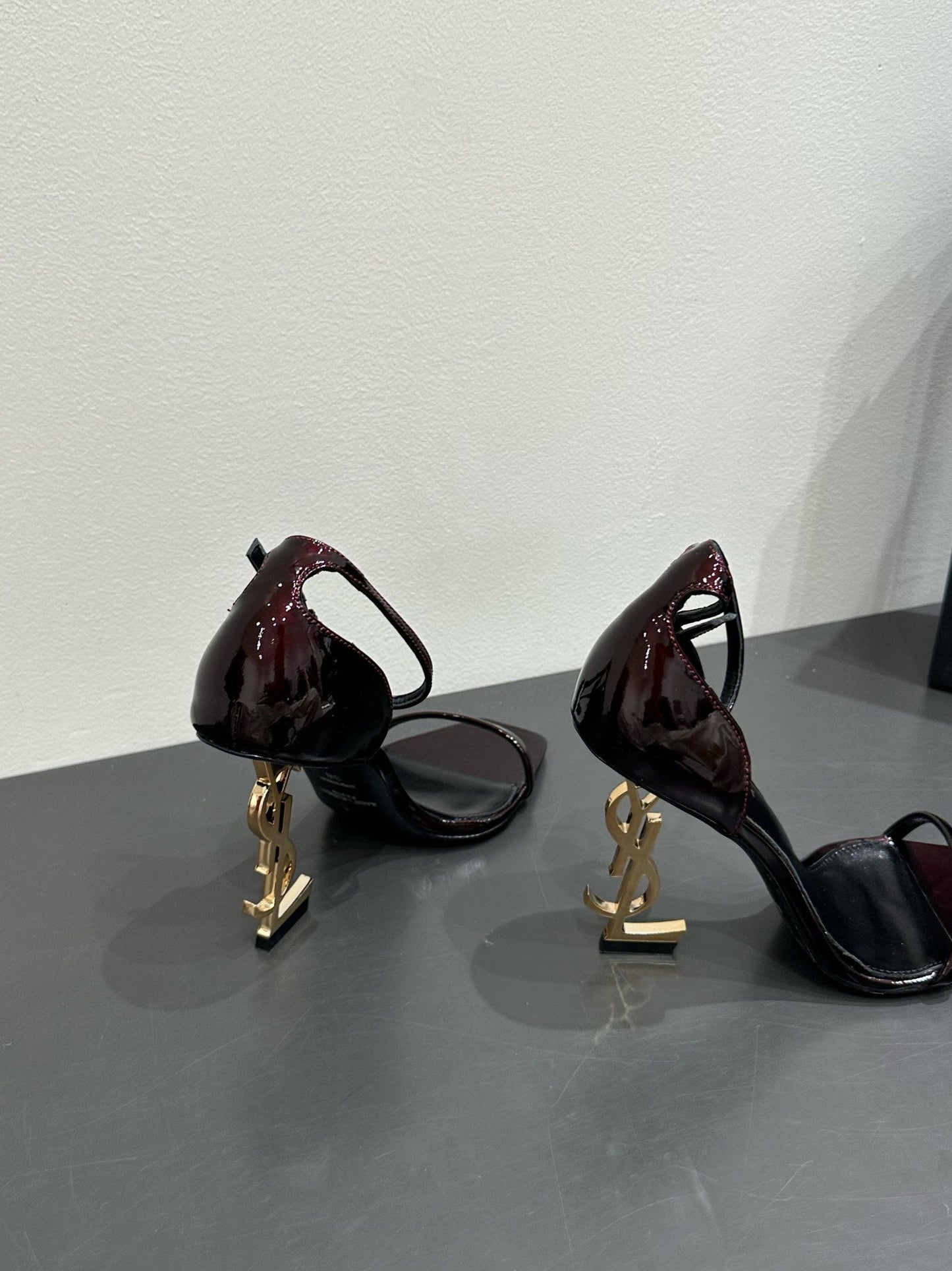 YSL HEELED SANDALS 25S 105 MM IN DARK RED GLOSSY LAMBSKIN - 34