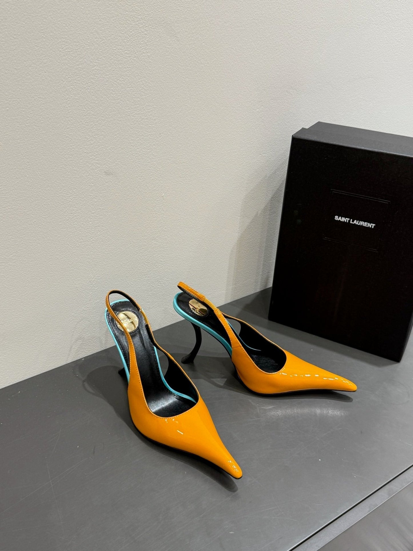 YSL HIGH SLINGBACK 25S IN ENERGY ORANGE GLOSSY LAMBSKIN - 35
