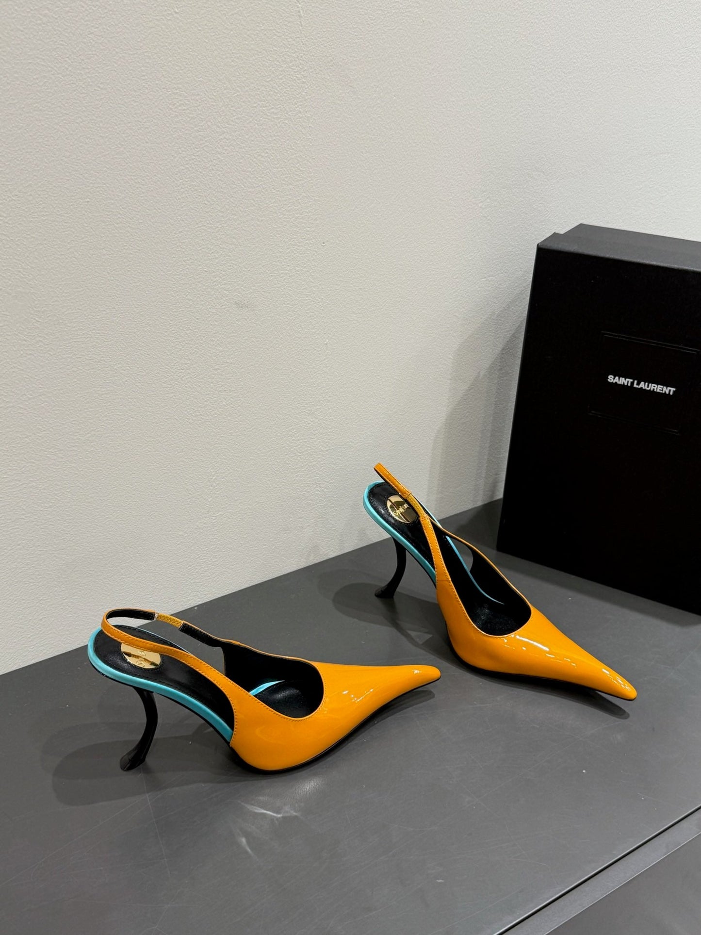YSL HIGH SLINGBACK 25S IN ENERGY ORANGE GLOSSY LAMBSKIN - 35