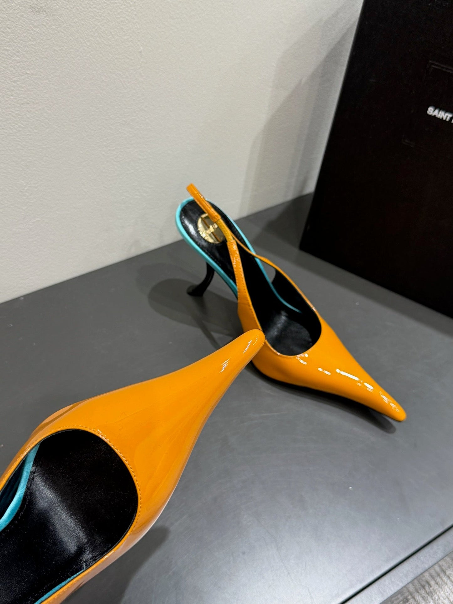 YSL HIGH SLINGBACK 25S IN ENERGY ORANGE GLOSSY LAMBSKIN - 35