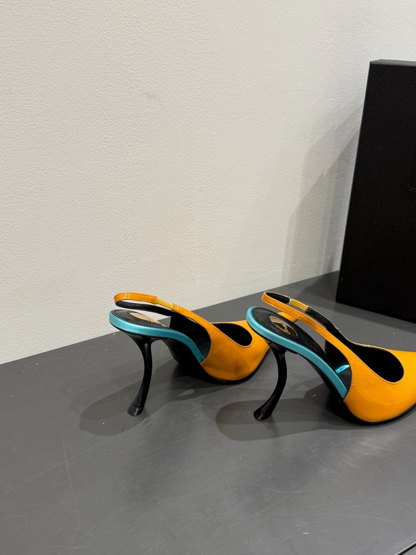 YSL HIGH SLINGBACK 25S IN ENERGY ORANGE GLOSSY LAMBSKIN - 35