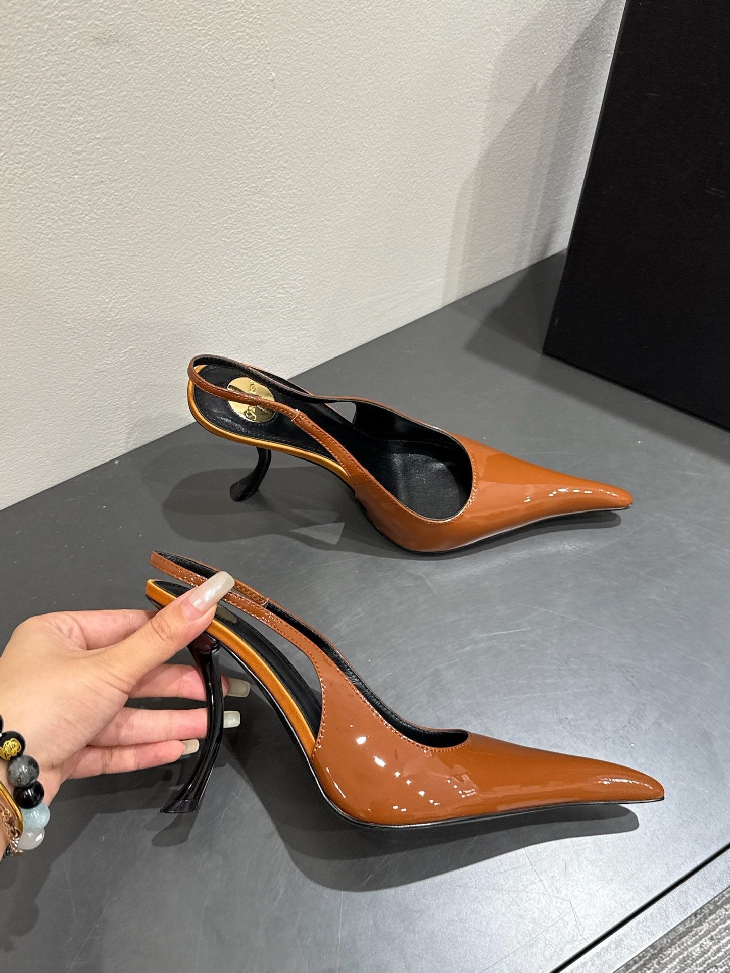 YSL HIGH SLINGBACK 25S IN BURNT ORANGE GLOSSY LAMBSKIN - 35
