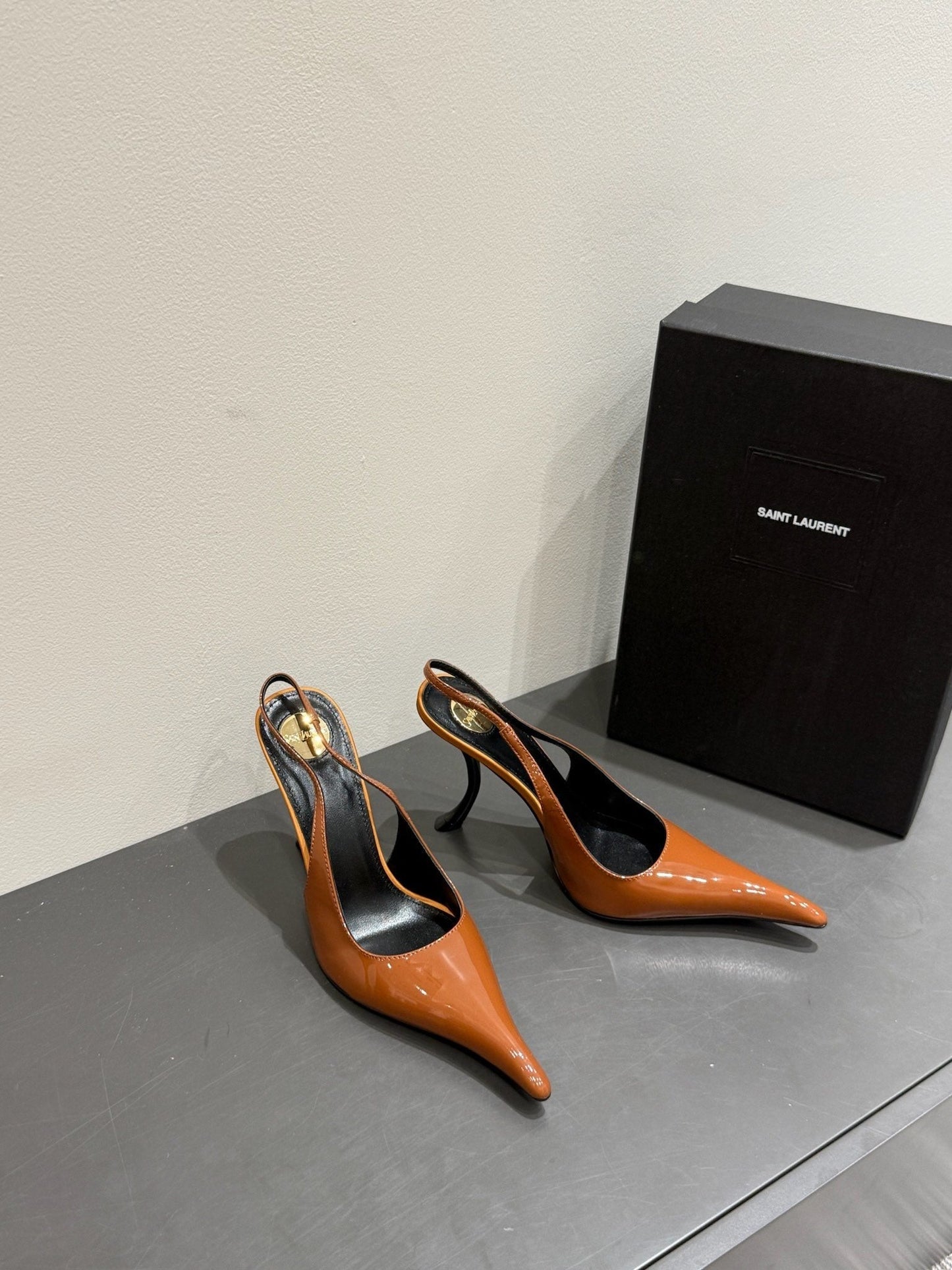 YSL HIGH SLINGBACK 25S IN BURNT ORANGE GLOSSY LAMBSKIN - 35