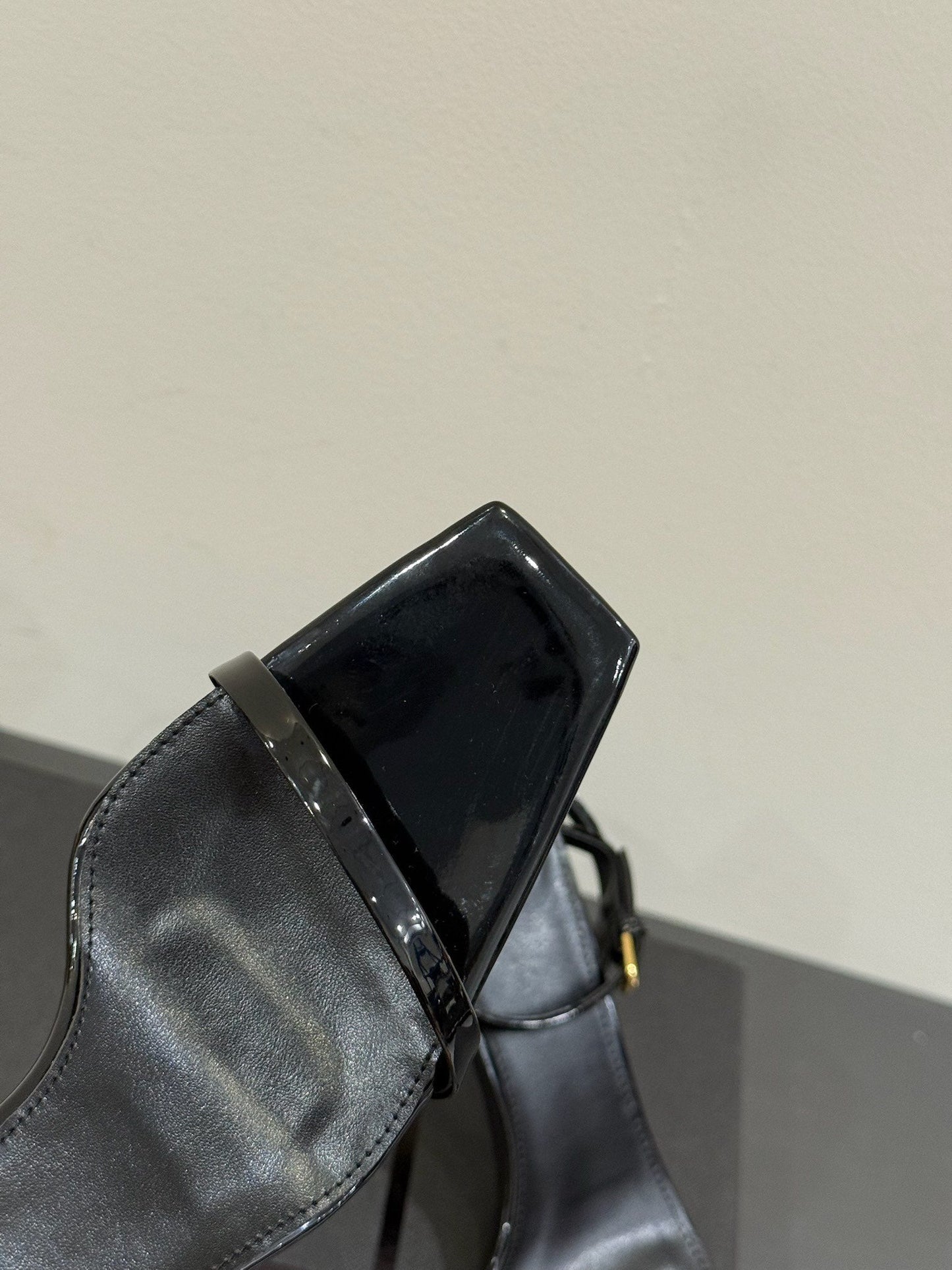 YSL KITTEN HEEL SANDALS 25S IN BLACK GLOSSY LAMBSKIN - 35