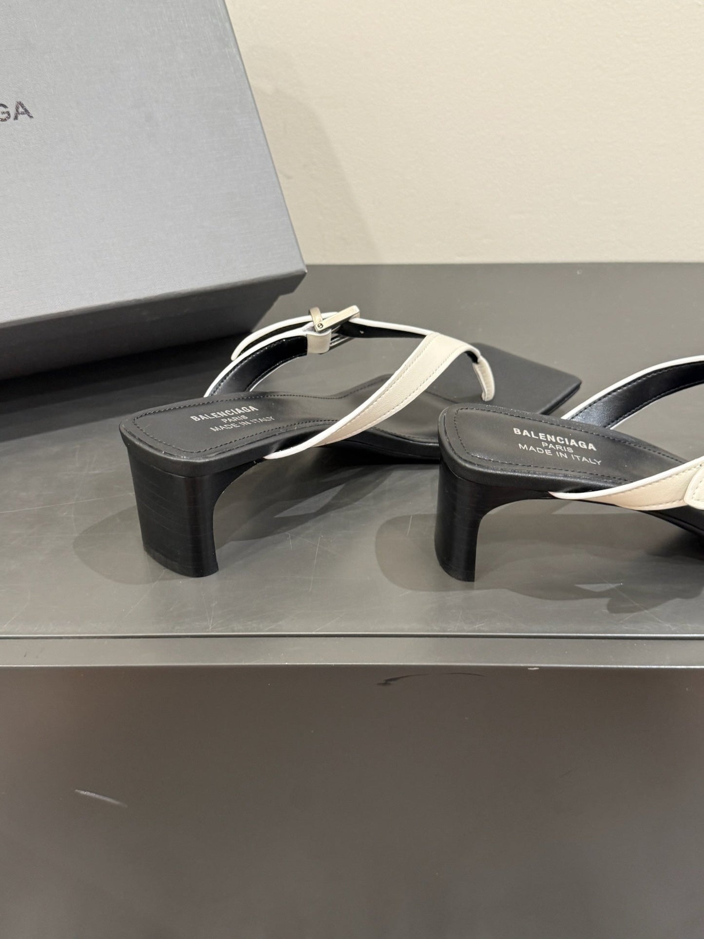 BALENCIAGA 25S HIGH-HEELED FLIP-FLOPS IN WHITE MIX BLACK CALFSKIN WITH SILVER HARDWARE - 35