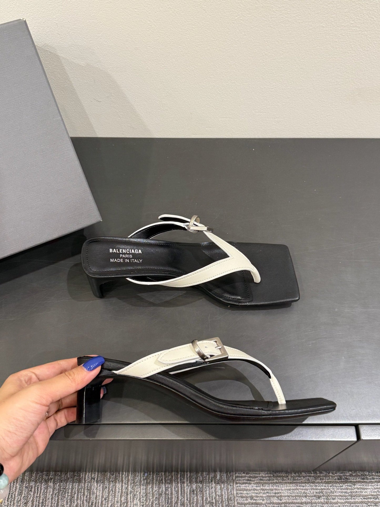 BALENCIAGA 25S HIGH-HEELED FLIP-FLOPS IN WHITE MIX BLACK CALFSKIN WITH SILVER HARDWARE - 35
