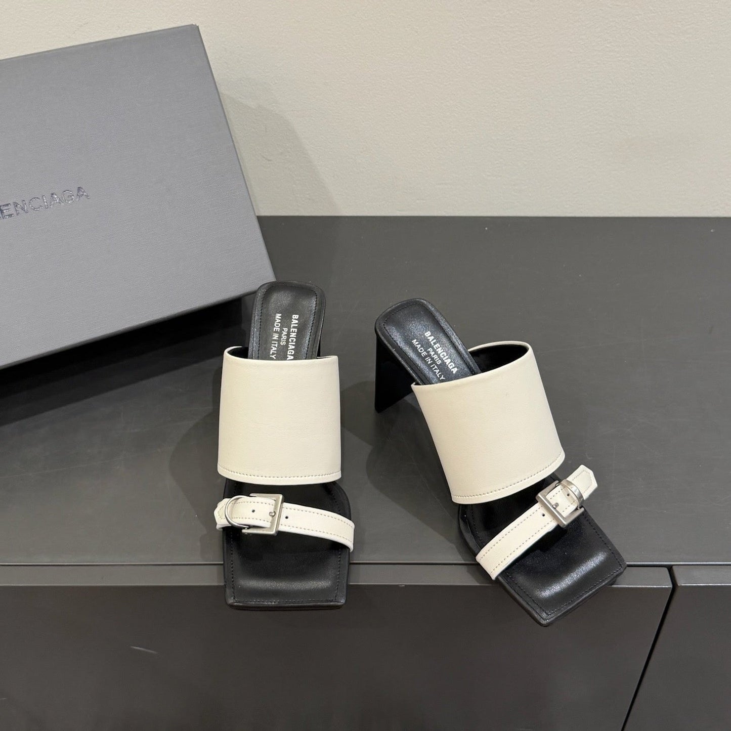 BALENCIAGA 25S HIGH-HEELED SANDALS IN WHITE CALFSKIN WITH SILVER HARDWARE - 35