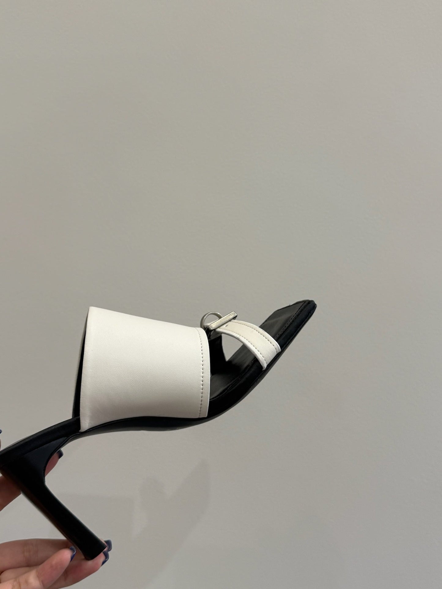 BALENCIAGA 25S HIGH-HEELED SANDALS IN WHITE CALFSKIN WITH SILVER HARDWARE - 35