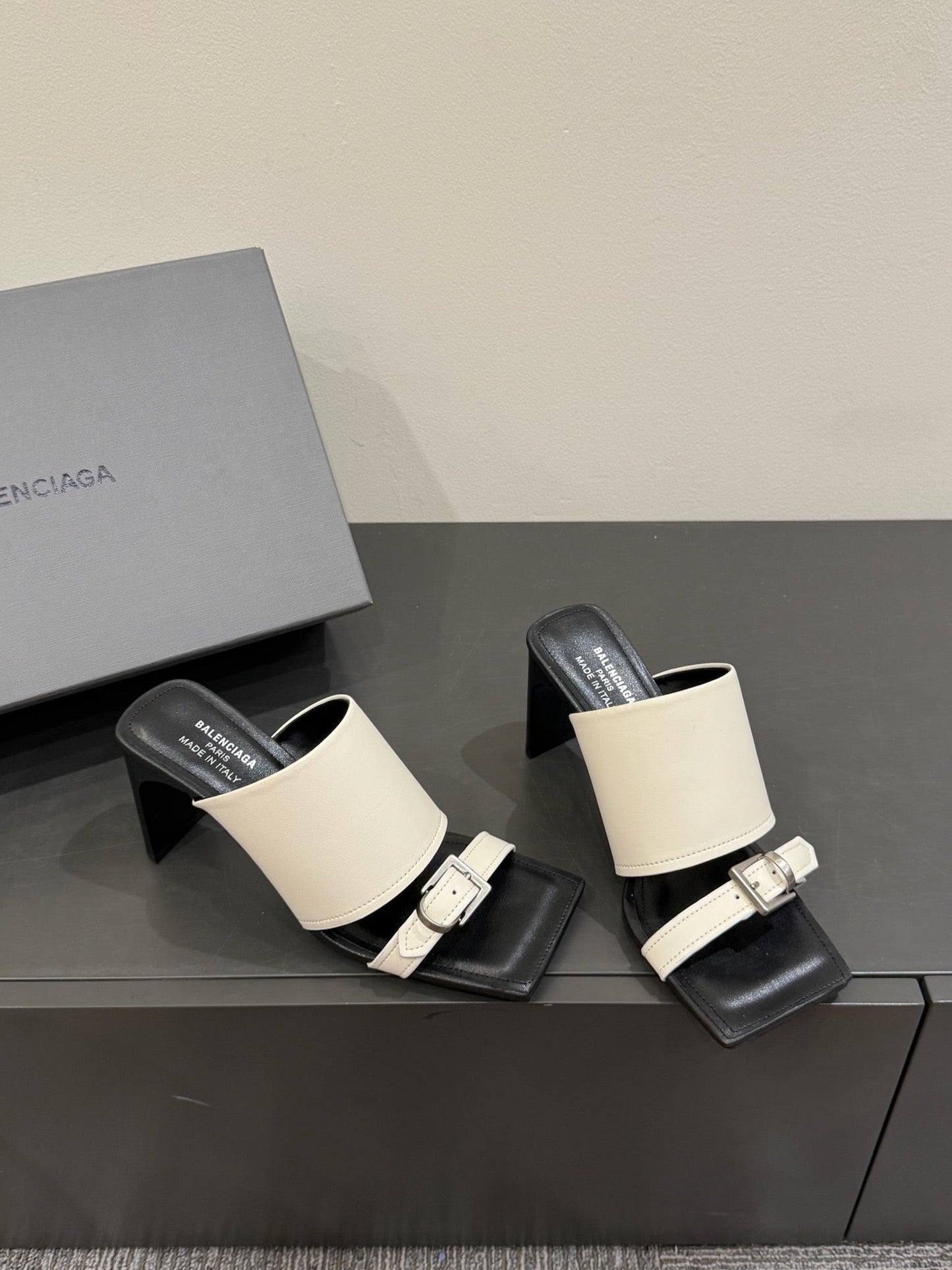 BALENCIAGA 25S HIGH-HEELED SANDALS IN WHITE CALFSKIN WITH SILVER HARDWARE - 35