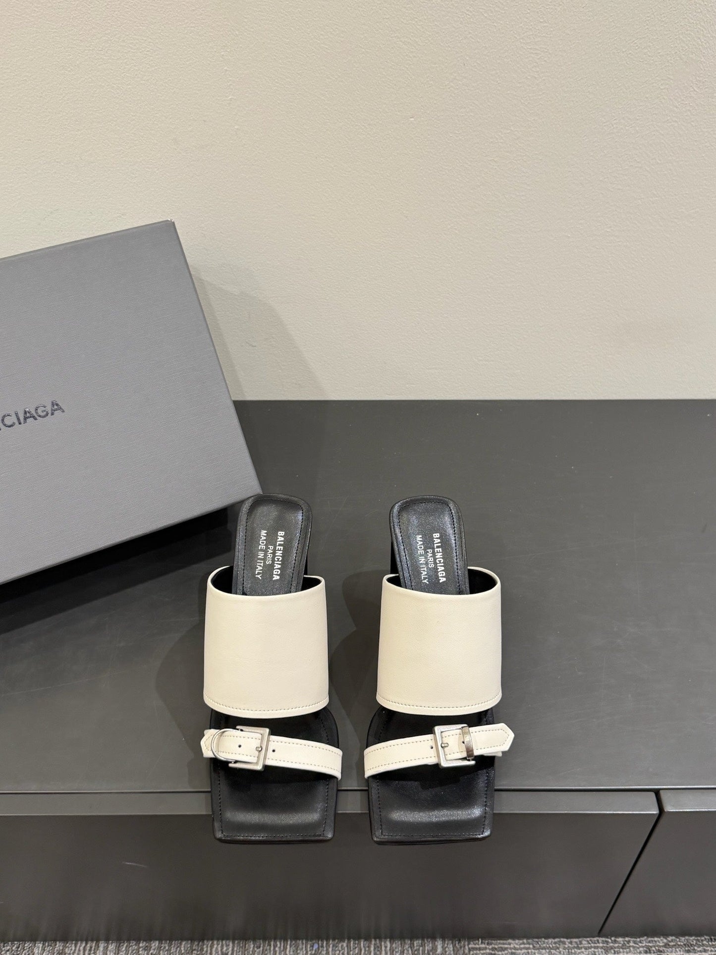 BALENCIAGA 25S HIGH-HEELED SANDALS IN WHITE CALFSKIN WITH SILVER HARDWARE - 35