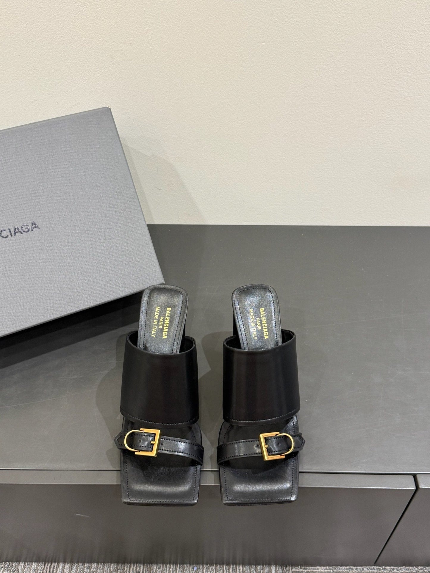 BALENCIAGA 25S HIGH-HEELED SANDALS IN BLACK CALFSKIN WITH GOLD HARDWARE - 35