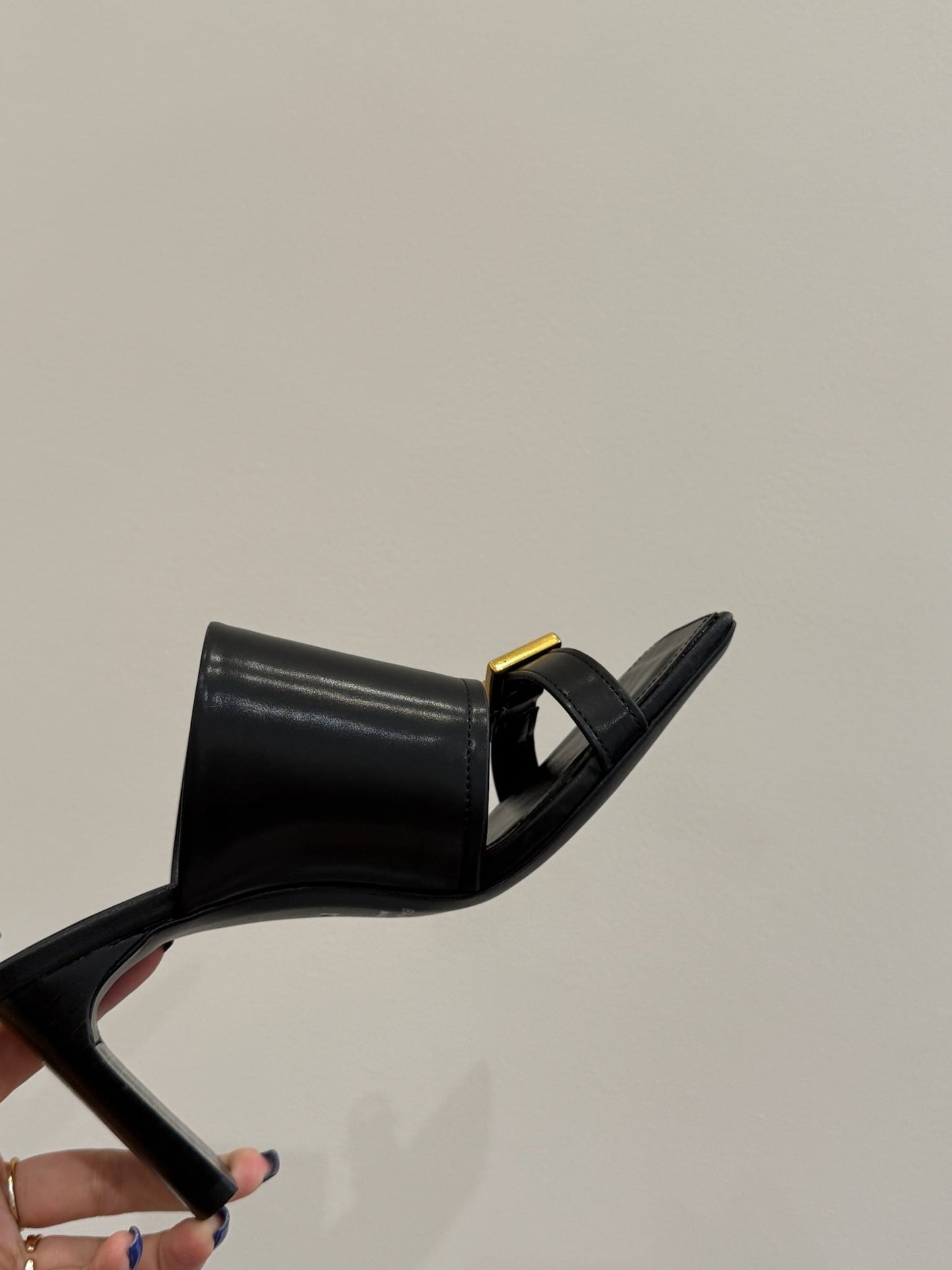 BALENCIAGA 25S HIGH-HEELED SANDALS IN BLACK CALFSKIN WITH GOLD HARDWARE - 35