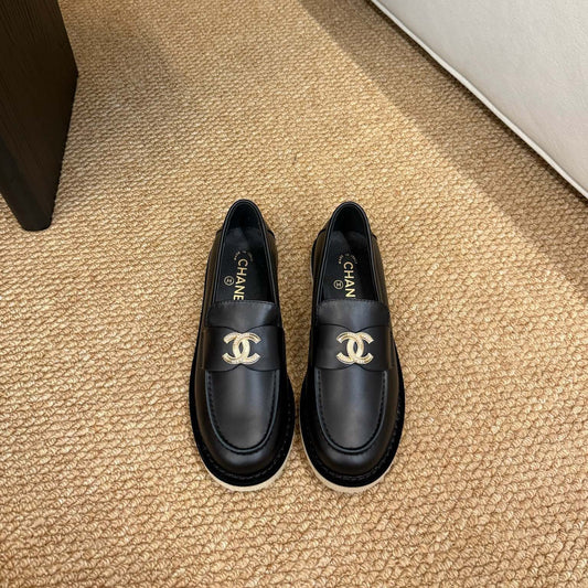 ЛОФЕРИ CHANEL 26S З ЧОРНОЇ ТЕЛЯЧОЇ ШКІРИ З ЛОГОТИПОМ CC