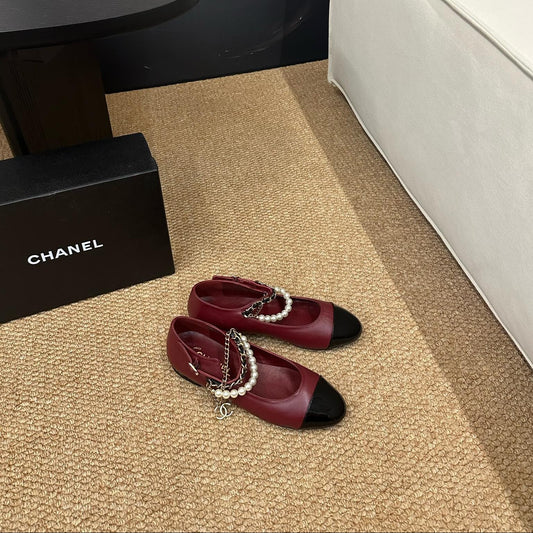 CHANEL 26S БАЛЕТКИ МЕРІ ДЖЕЙН З ПЕРЛИННИМИ РЕМІНЦЯМИ, БОРДОВИЙ КОЛІР, ТЕЛЯЧА ШКІРА