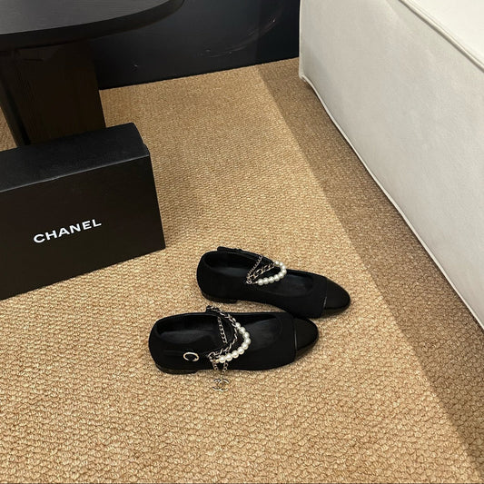 CHANEL 26S БАЛЕТКИ МЕРІ ДЖЕЙН З ПЕРЛАМУТРОВИМИ РЕМІНЦЯМИ З ЧОРНОЇ ТЕЛЯЧОЇ ШКІРИ