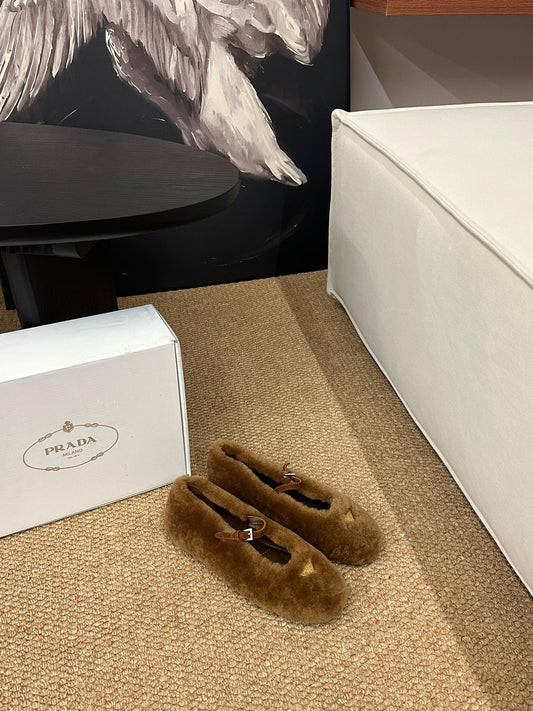 PRADA 26S SHEARLING BALLET FLATS IN BROWN