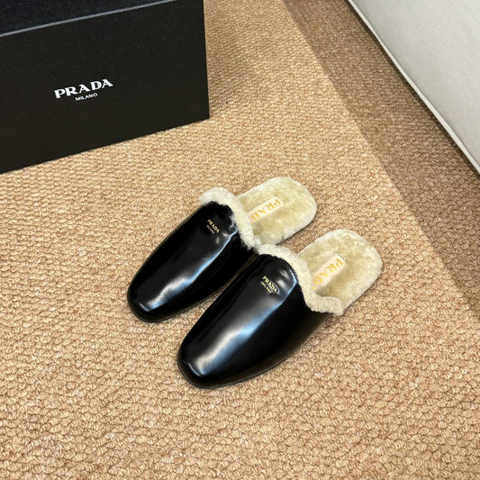 Мюлі-капці PRADA 26S SHEARLING З ЧОРНОЇ ТЕЛЯЧОЇ ШКІРИ