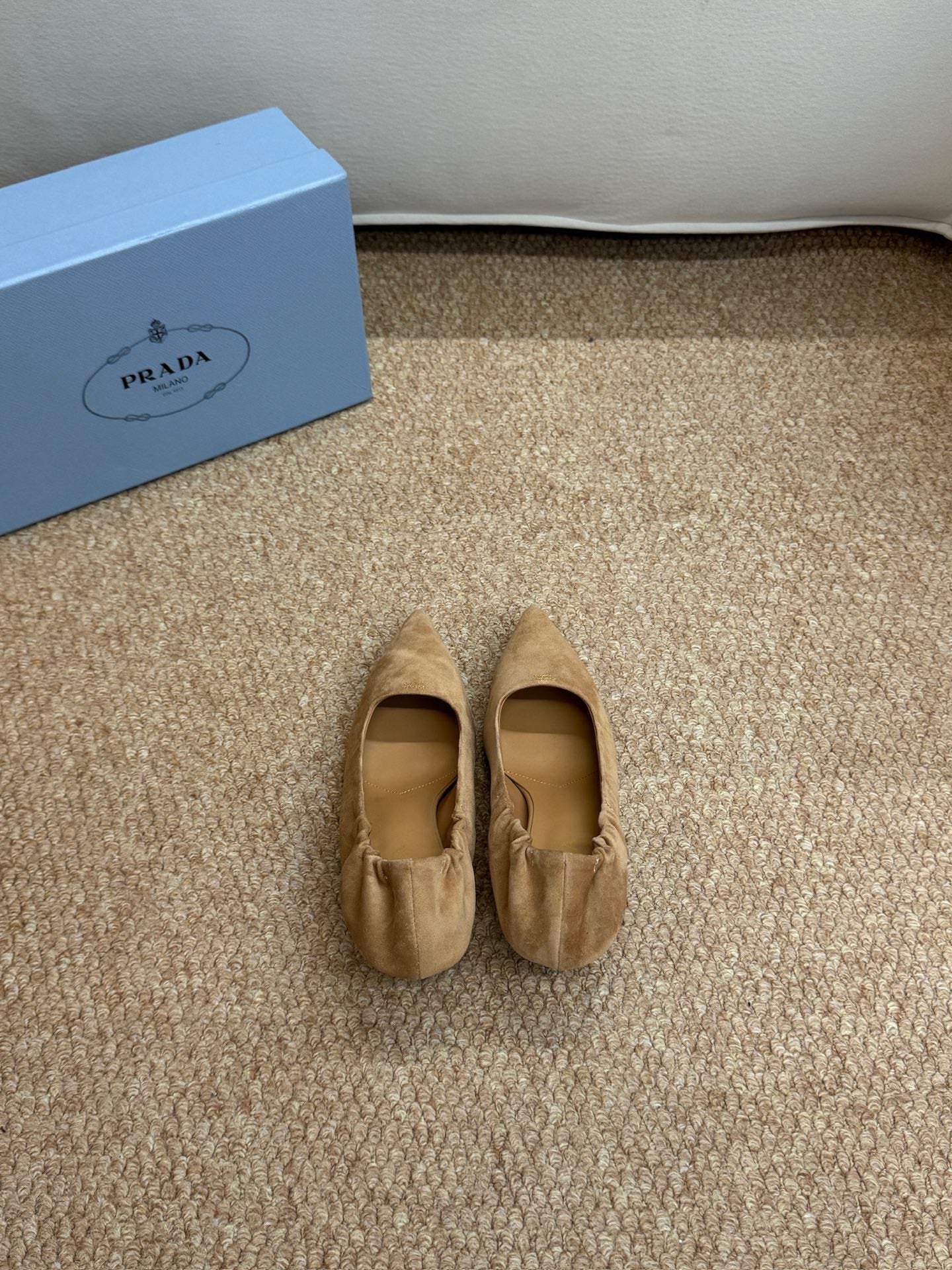 Гостроносі туфлі-човники PRADA 26S, 50 мм, з коричневої замші