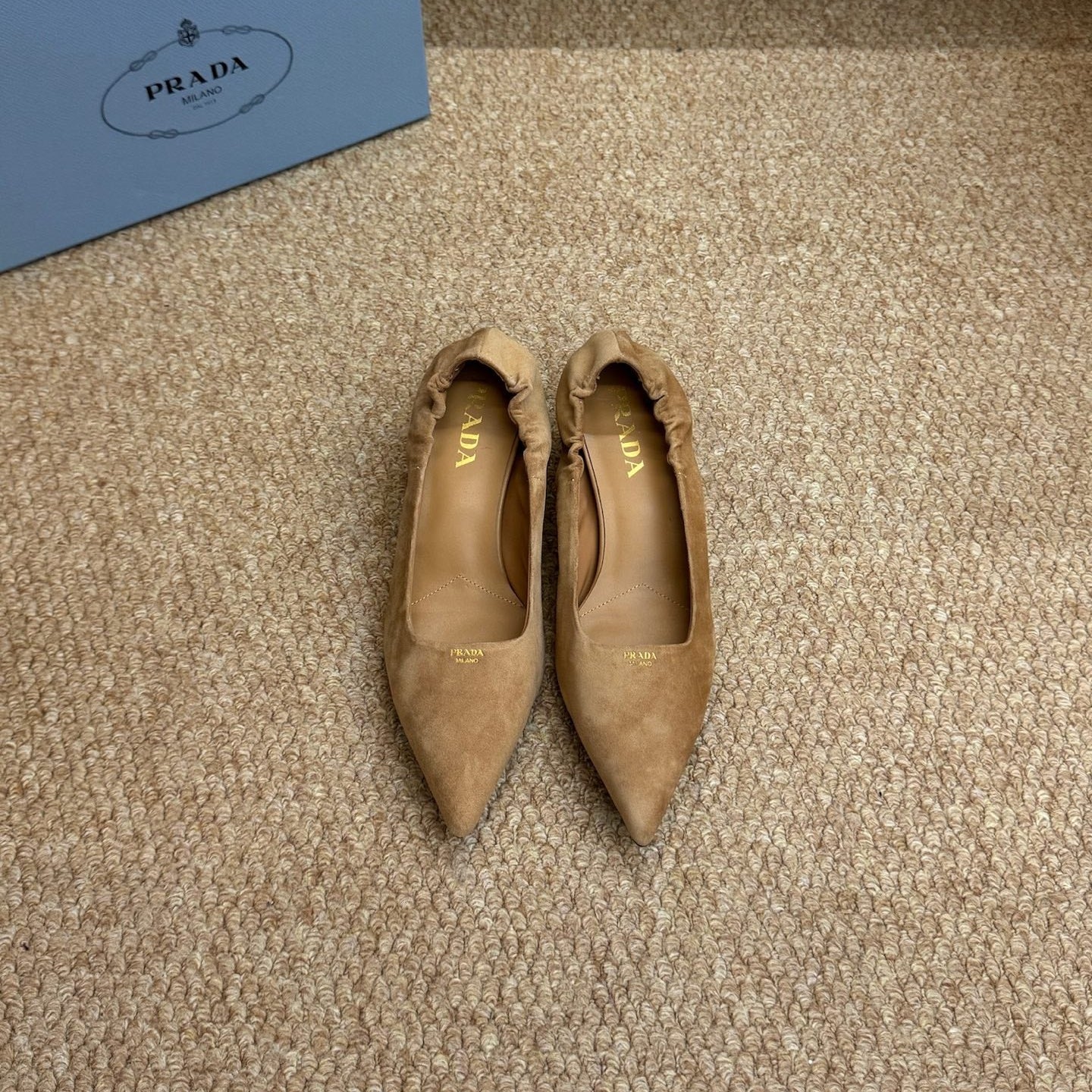 Гостроносі туфлі-човники PRADA 26S, 50 мм, з коричневої замші