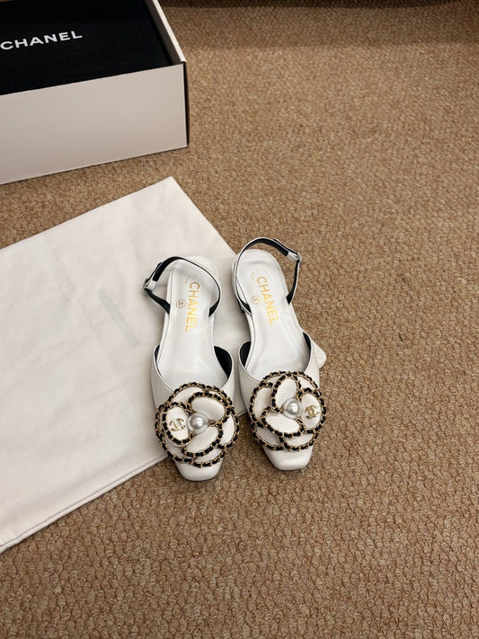 БОСОНІЖКИ-СЛІНГБЕКИ CHANEL 26S З БІЛОЇ ТЕЛЯЧОЇ ШКІРИ CAMELLIA PEARL