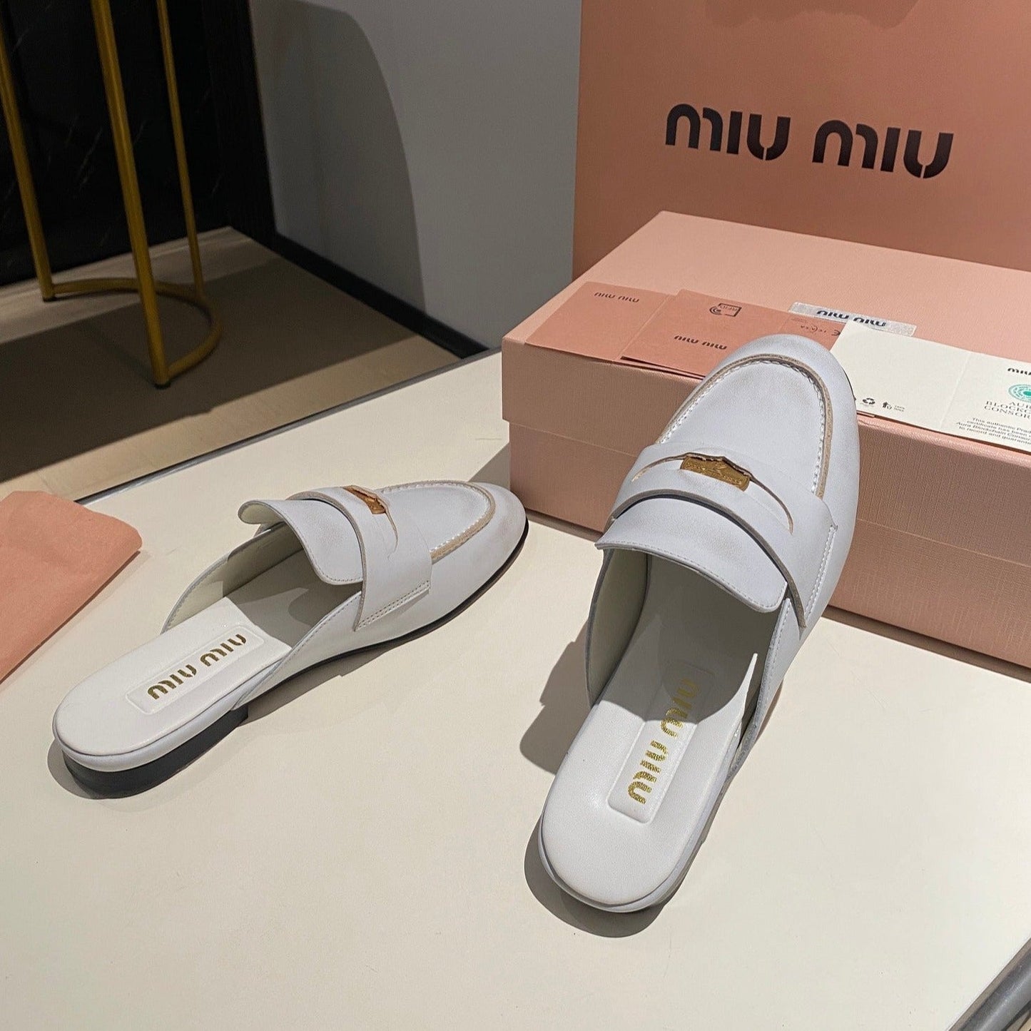 MULES SLIPPERS WHITE COWHIDE WITH GOLD COIN - 34