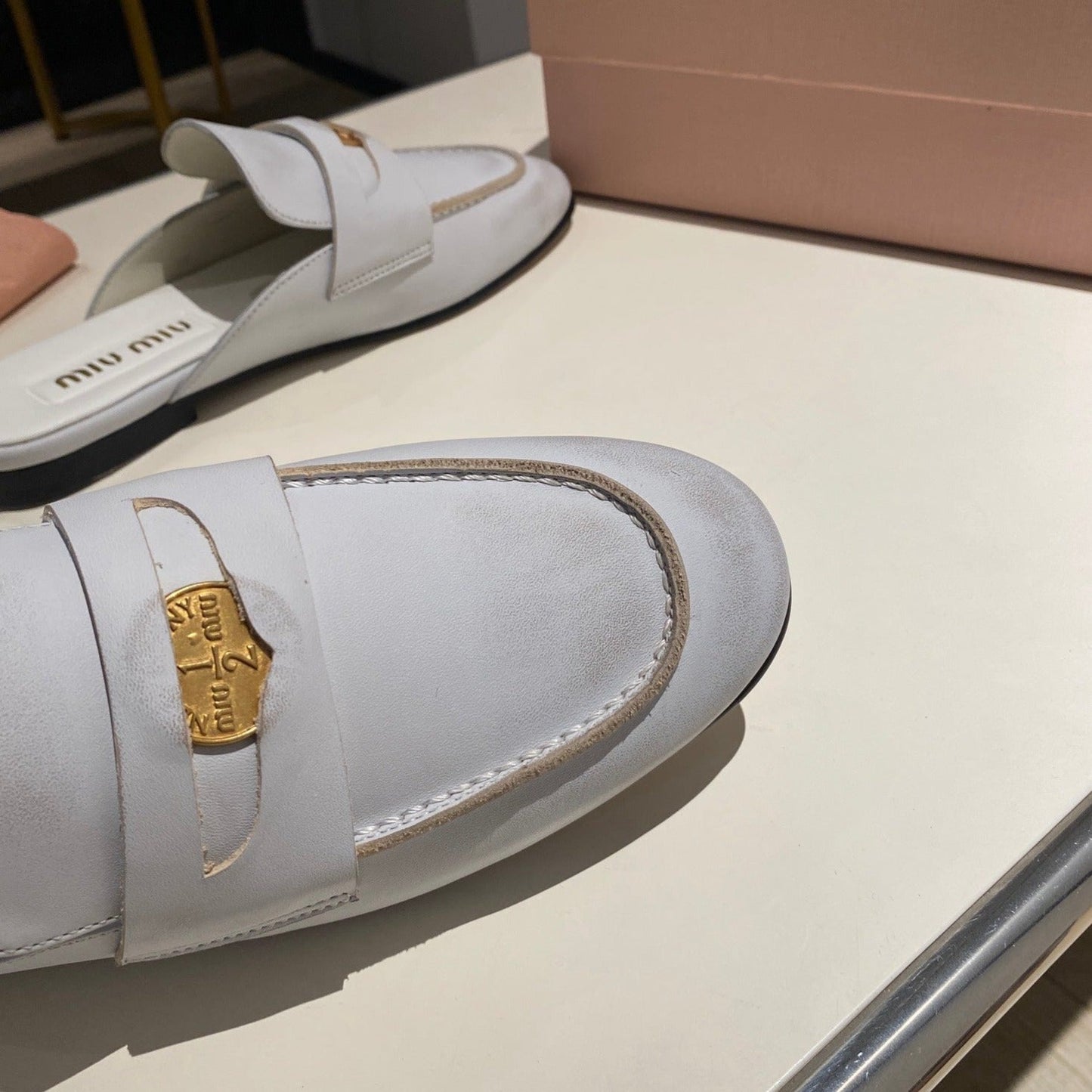 MULES SLIPPERS WHITE COWHIDE WITH GOLD COIN - 34