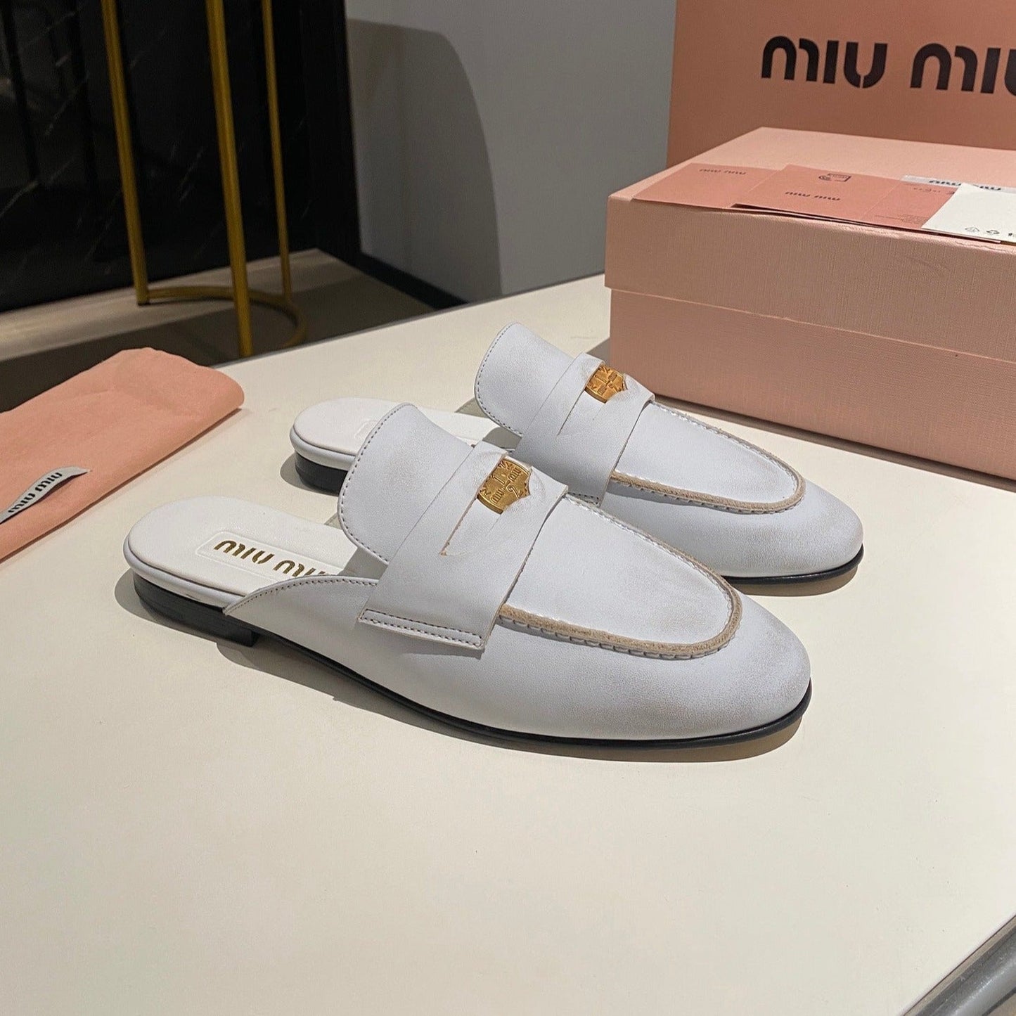MULES SLIPPERS WHITE COWHIDE WITH GOLD COIN - 34