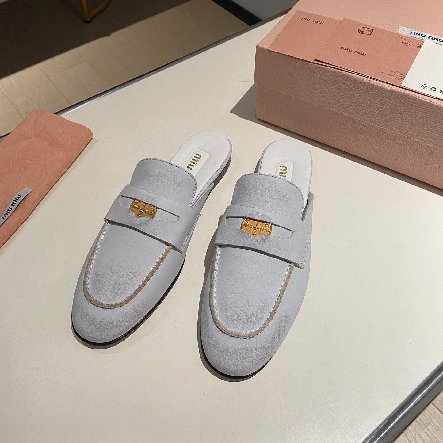 MULES SLIPPERS WHITE COWHIDE WITH GOLD COIN - 34