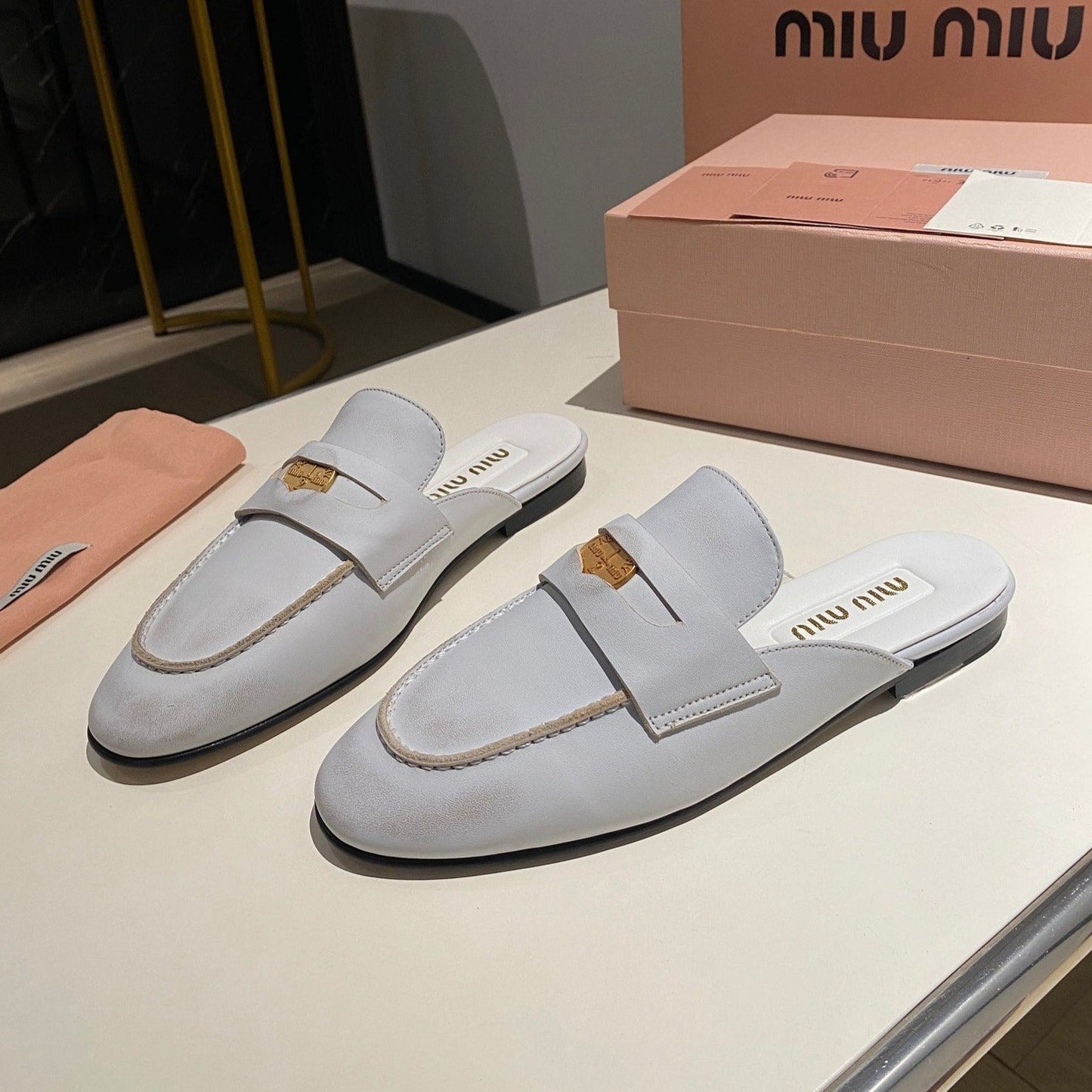 MULES SLIPPERS WHITE COWHIDE WITH GOLD COIN - 34