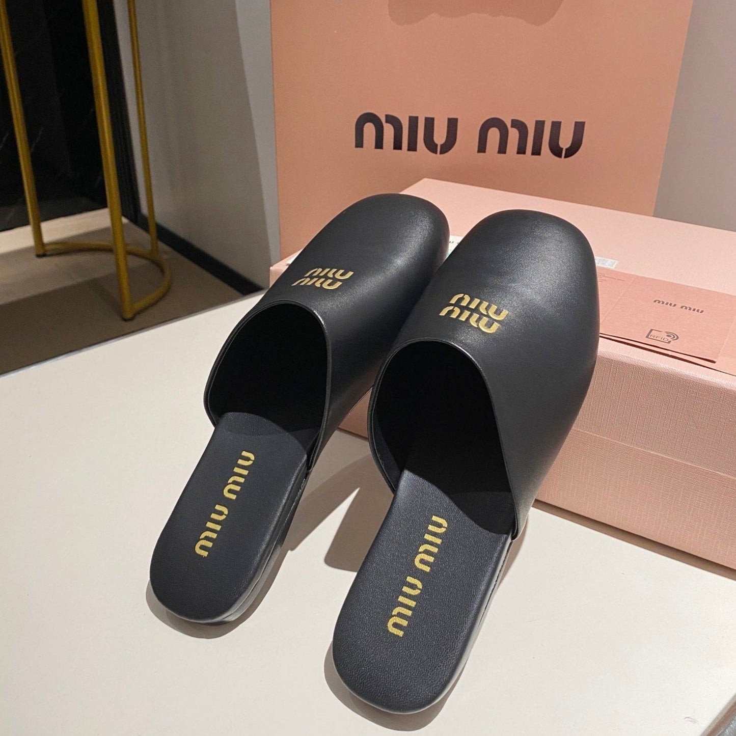 MULES SLIPPERS RETRO BLACK COWHIDE - 34