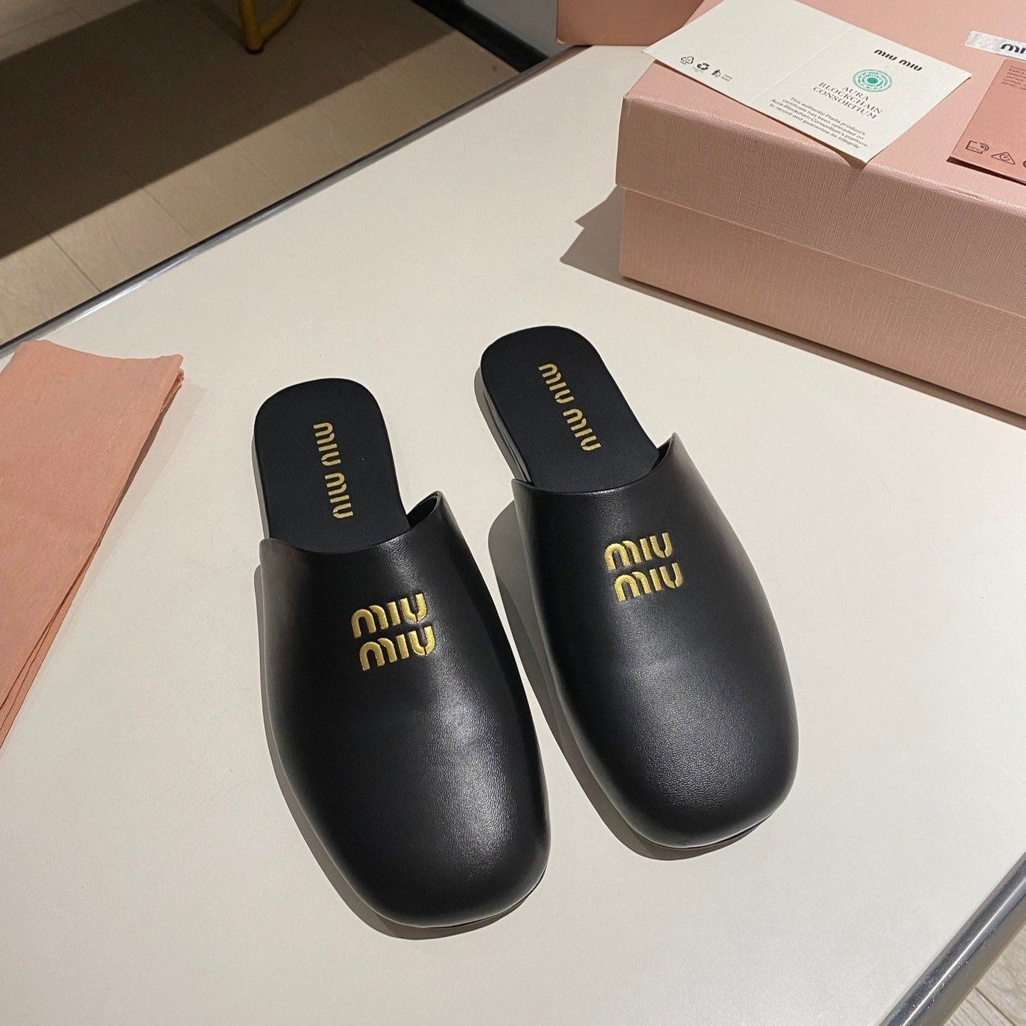 MULES SLIPPERS RETRO BLACK COWHIDE - 34