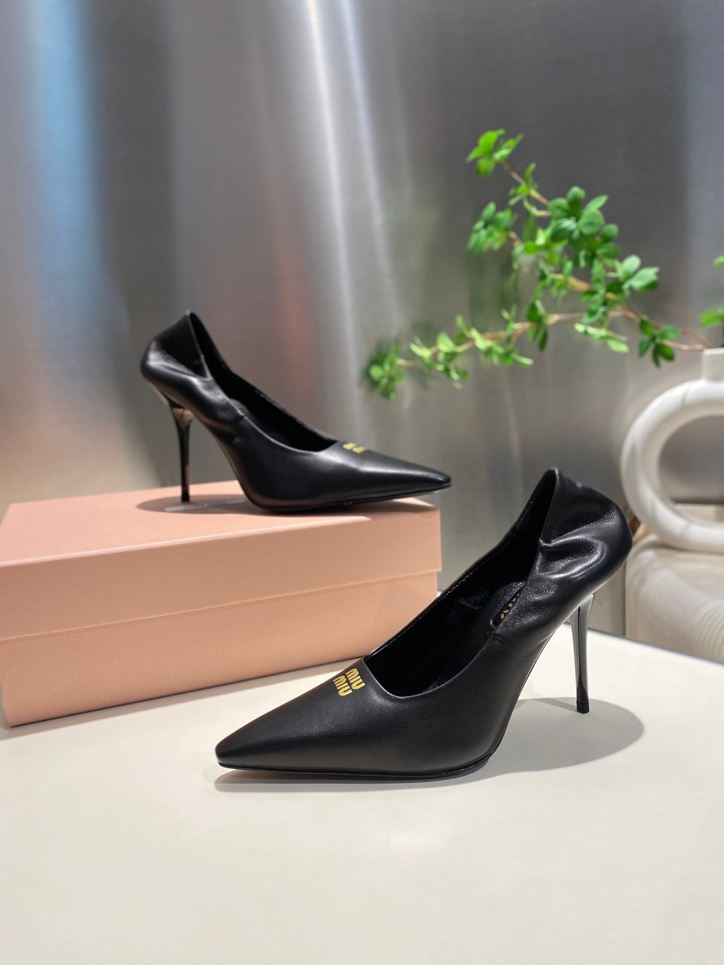 POINTED-TOE HIGH HEEL PUMPS IN BLACK SMOOTH LAMBSKIN - 34
