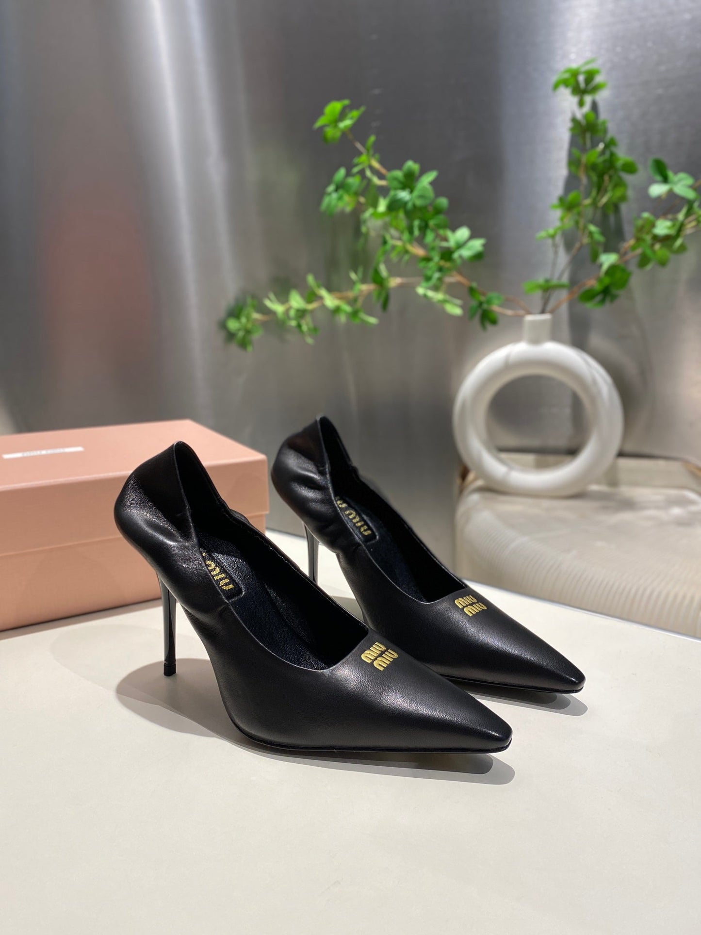 POINTED-TOE HIGH HEEL PUMPS IN BLACK SMOOTH LAMBSKIN - 34