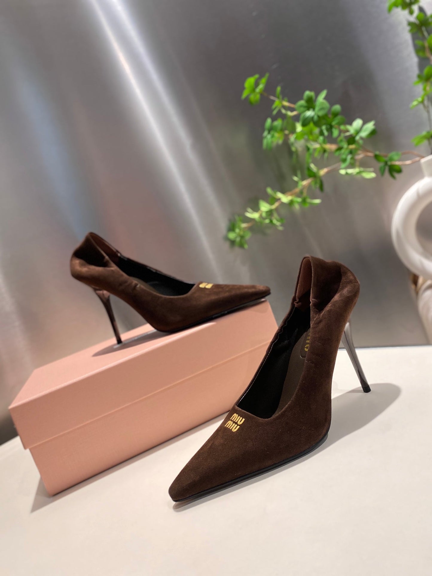 POINTED-TOE HIGH HEEL PUMPS IN CHOCOLATE SUEDE - 34