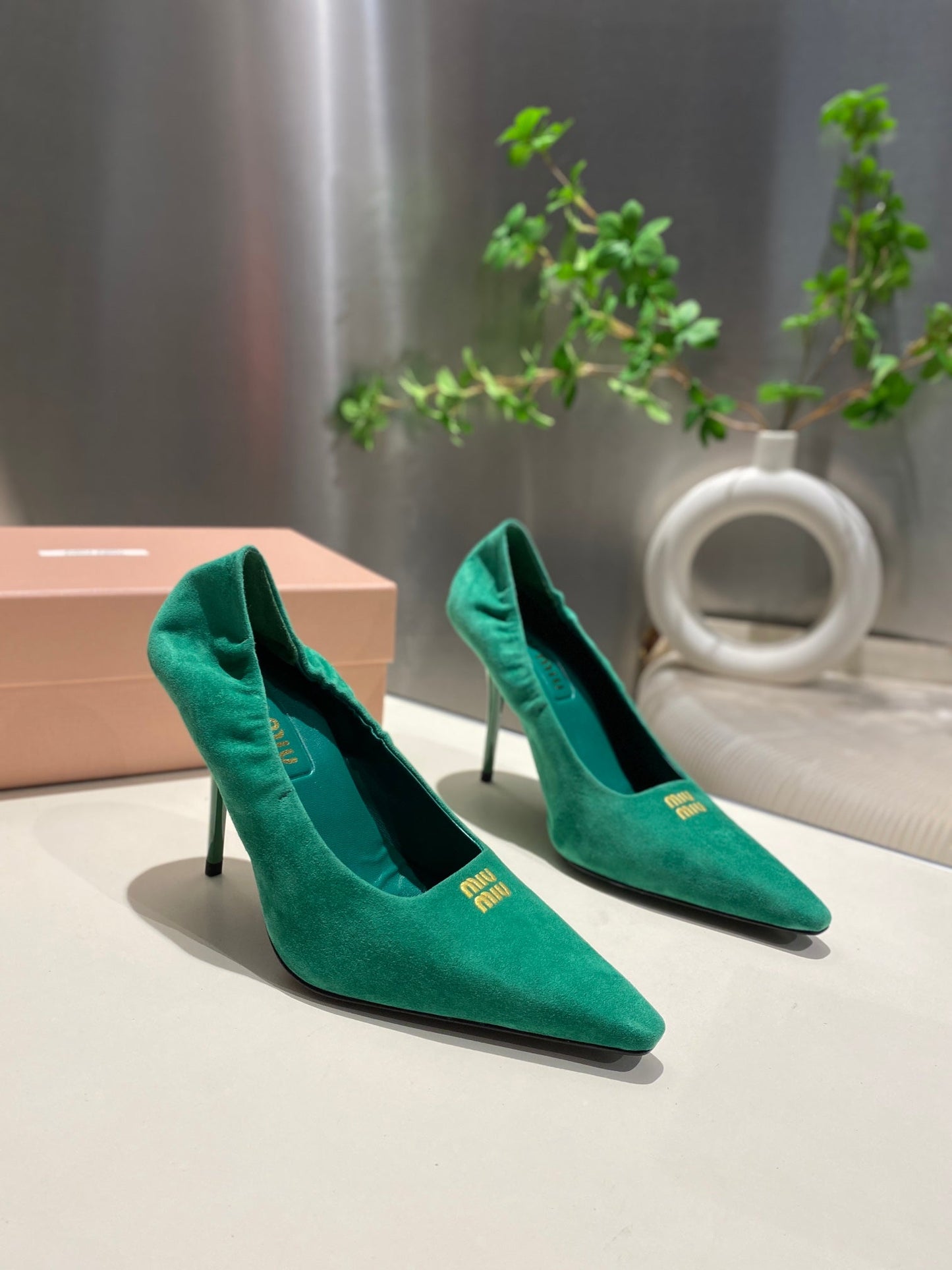 POINTED-TOE HIGH HEEL PUMPS IN GREEN SUEDE - 34
