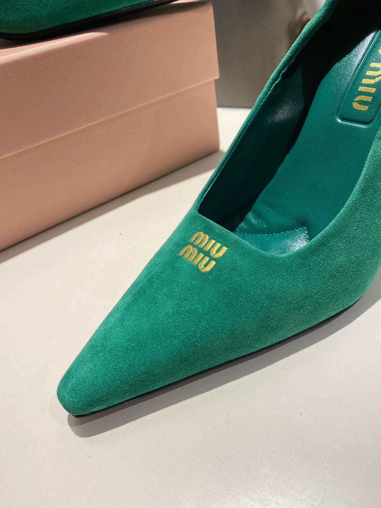POINTED-TOE HIGH HEEL PUMPS IN GREEN SUEDE - 34