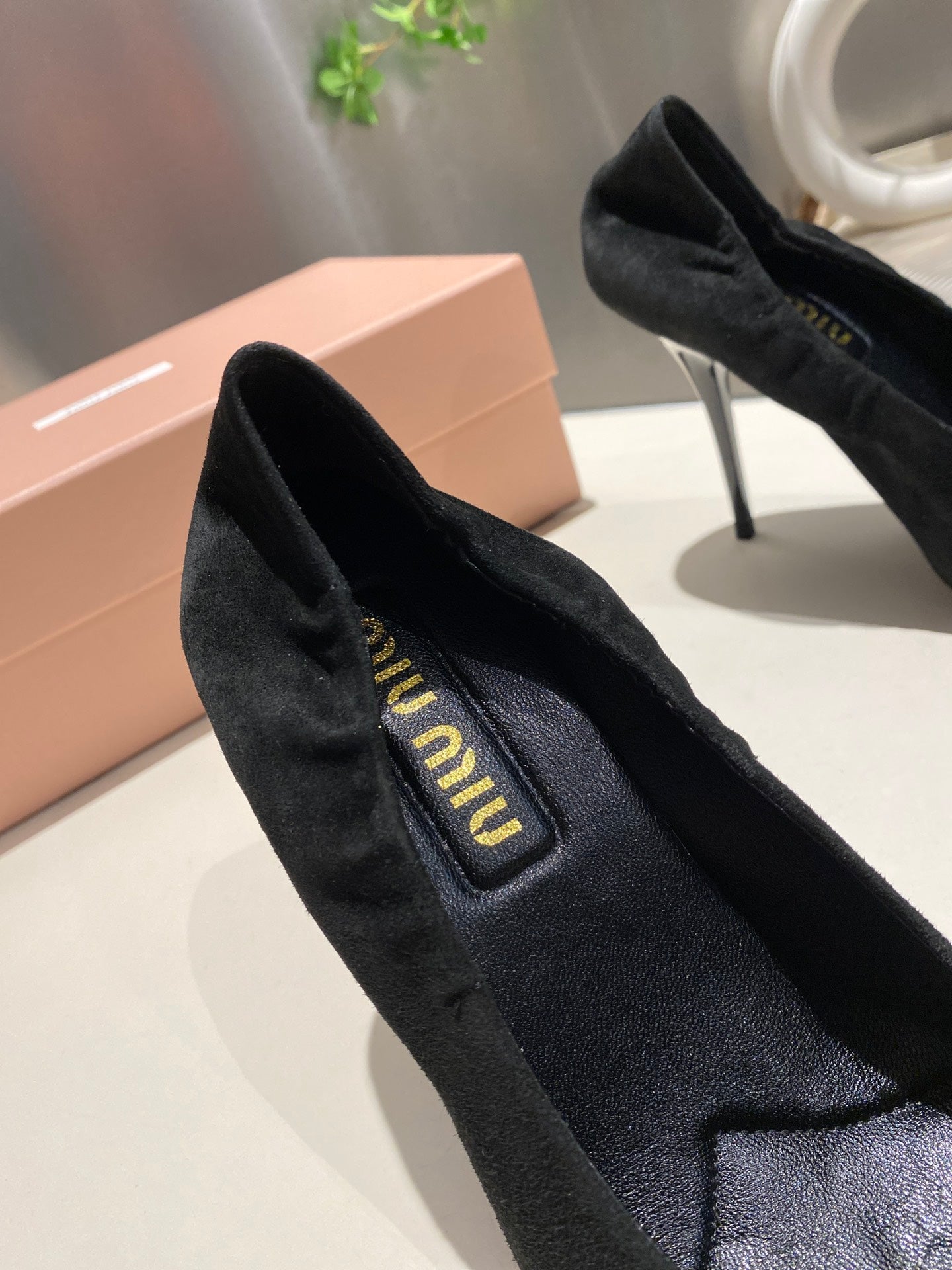 POINTED-TOE HIGH HEEL PUMPS IN BLACK SUEDE - 34