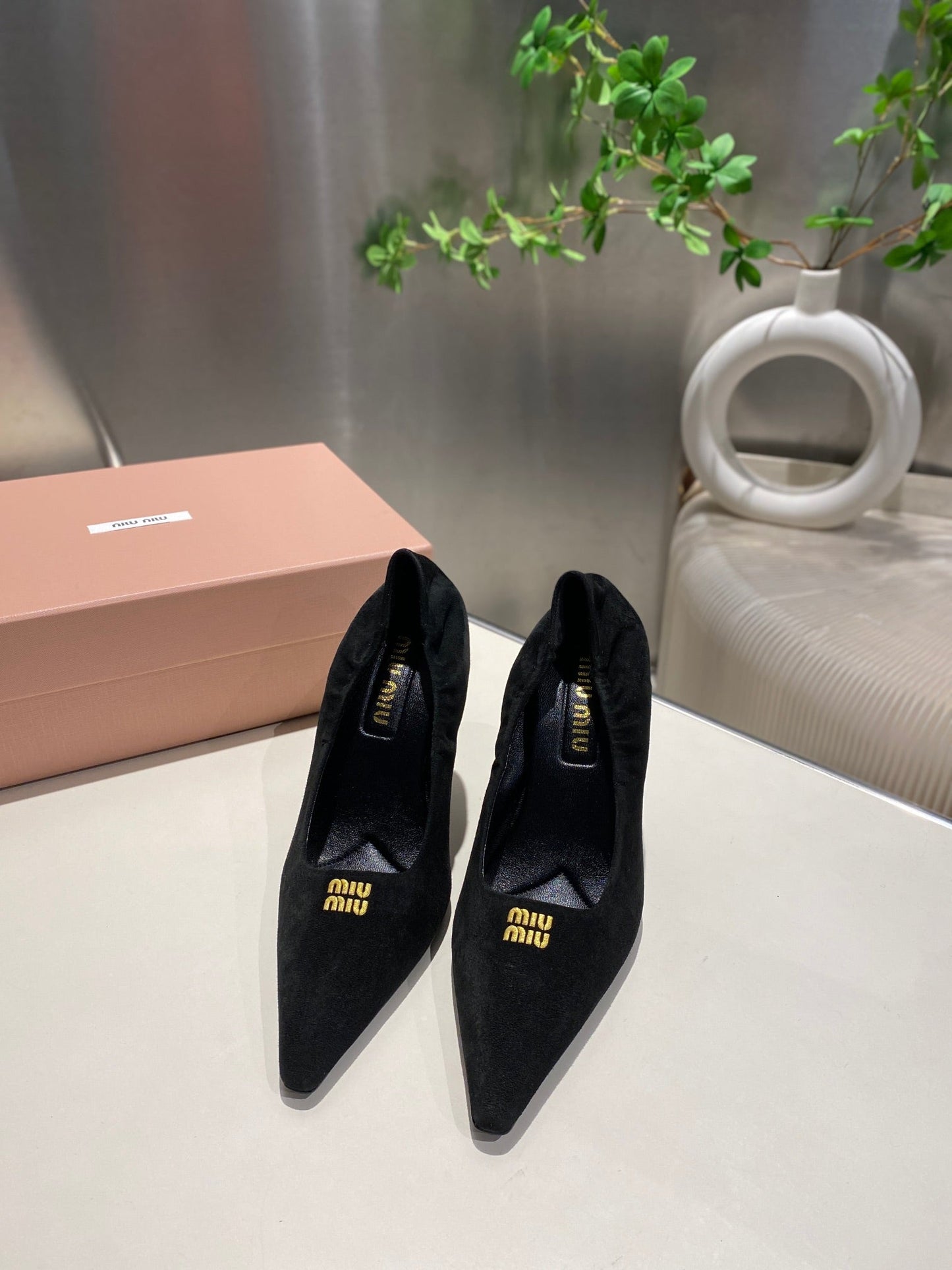 POINTED-TOE HIGH HEEL PUMPS IN BLACK SUEDE - 34