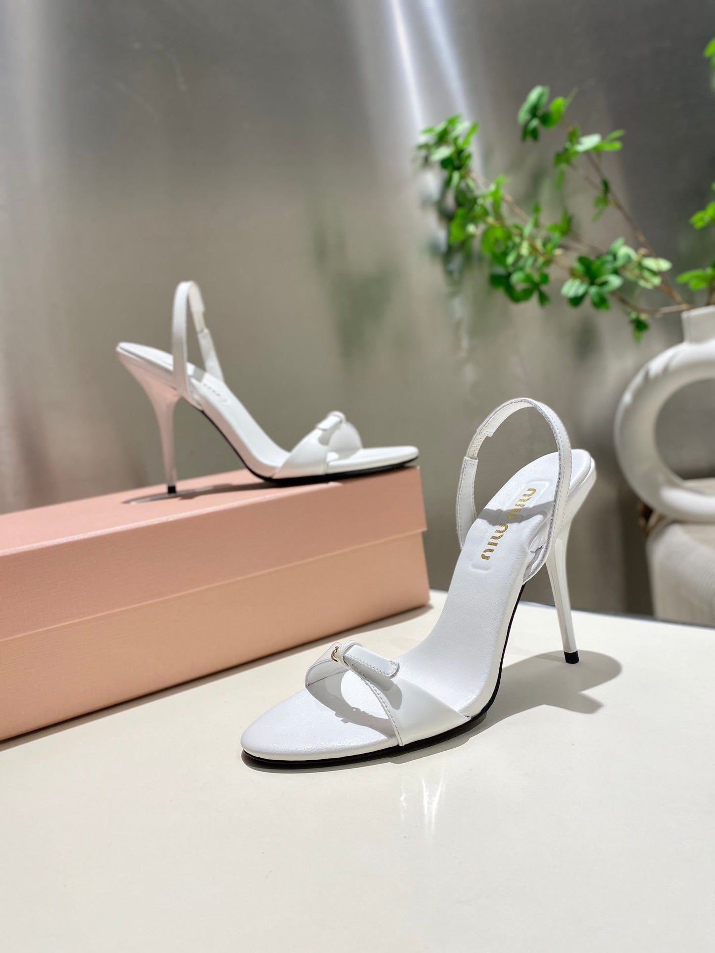 TWO STRAP HIGH HEELED SANDALS IN WHITE GLOSSY SHEEPSKIN - 34